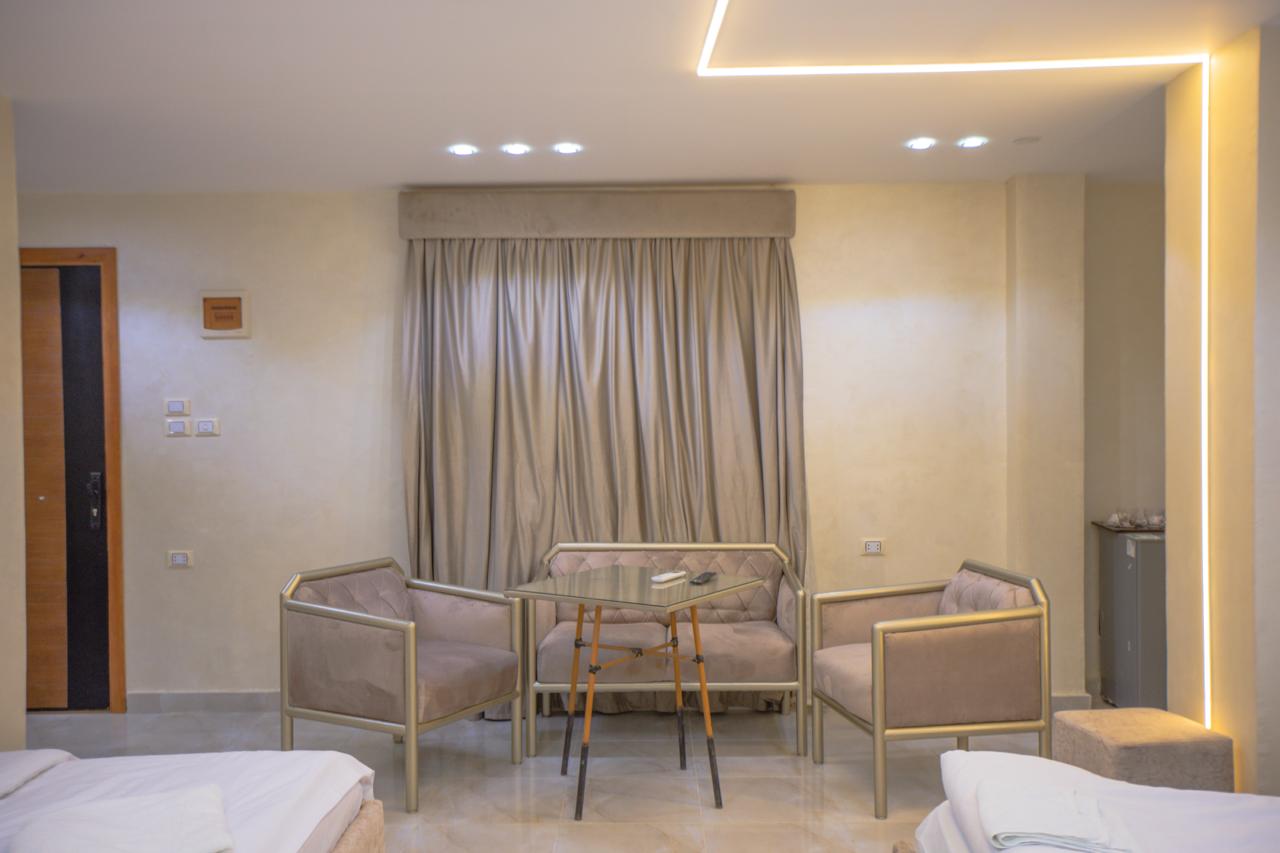 Quadruple One Bedroom One Bathroom