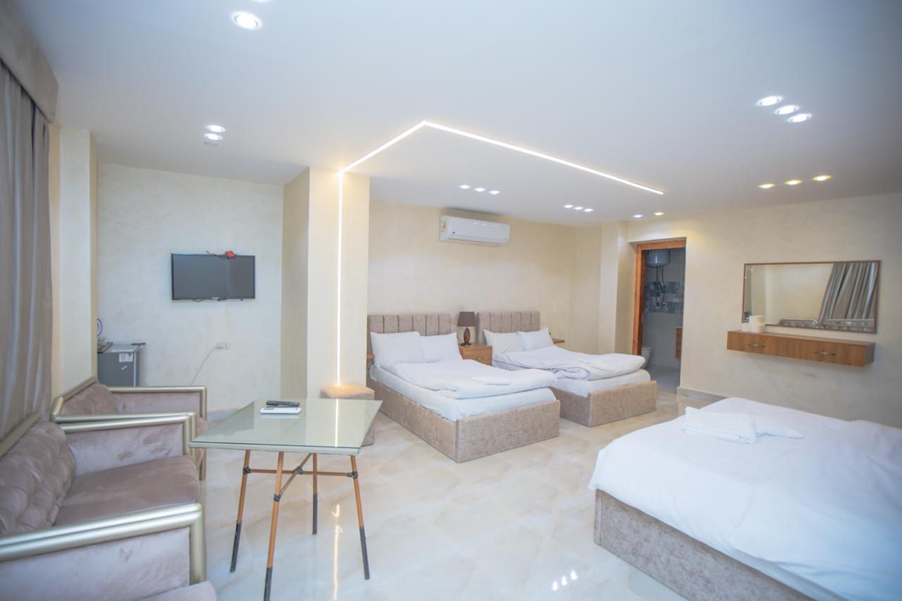 Quadruple One Bedroom One Bathroom