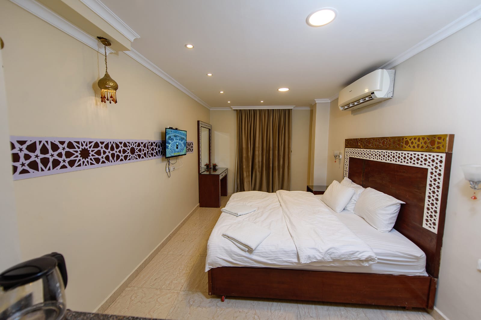 Double Deluxe One Bed