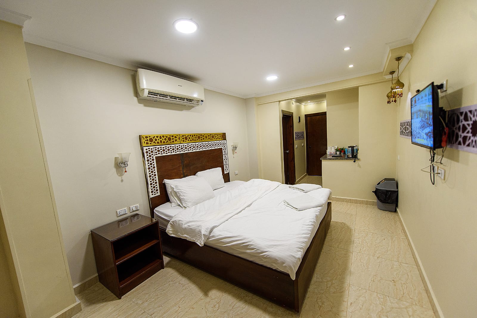 Double Deluxe One Bed