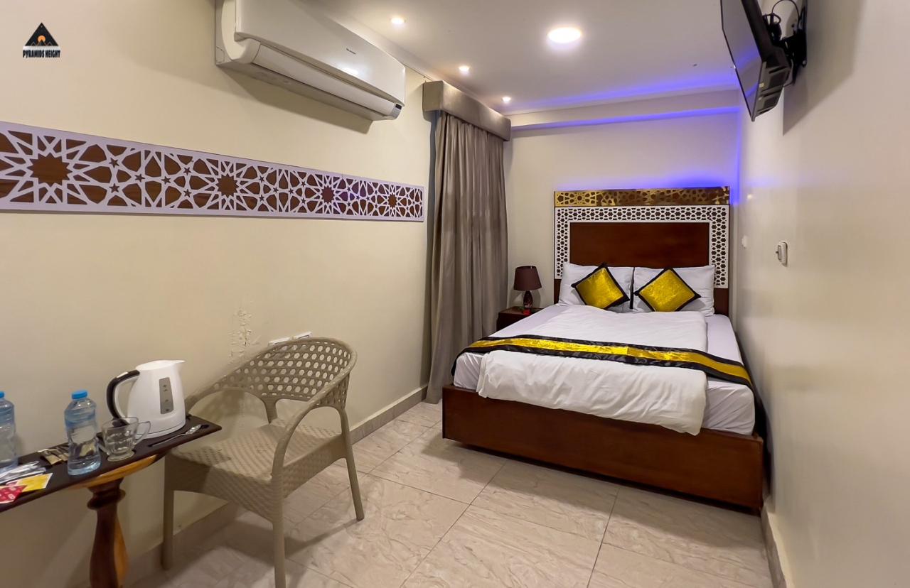 Double Deluxe One Bed