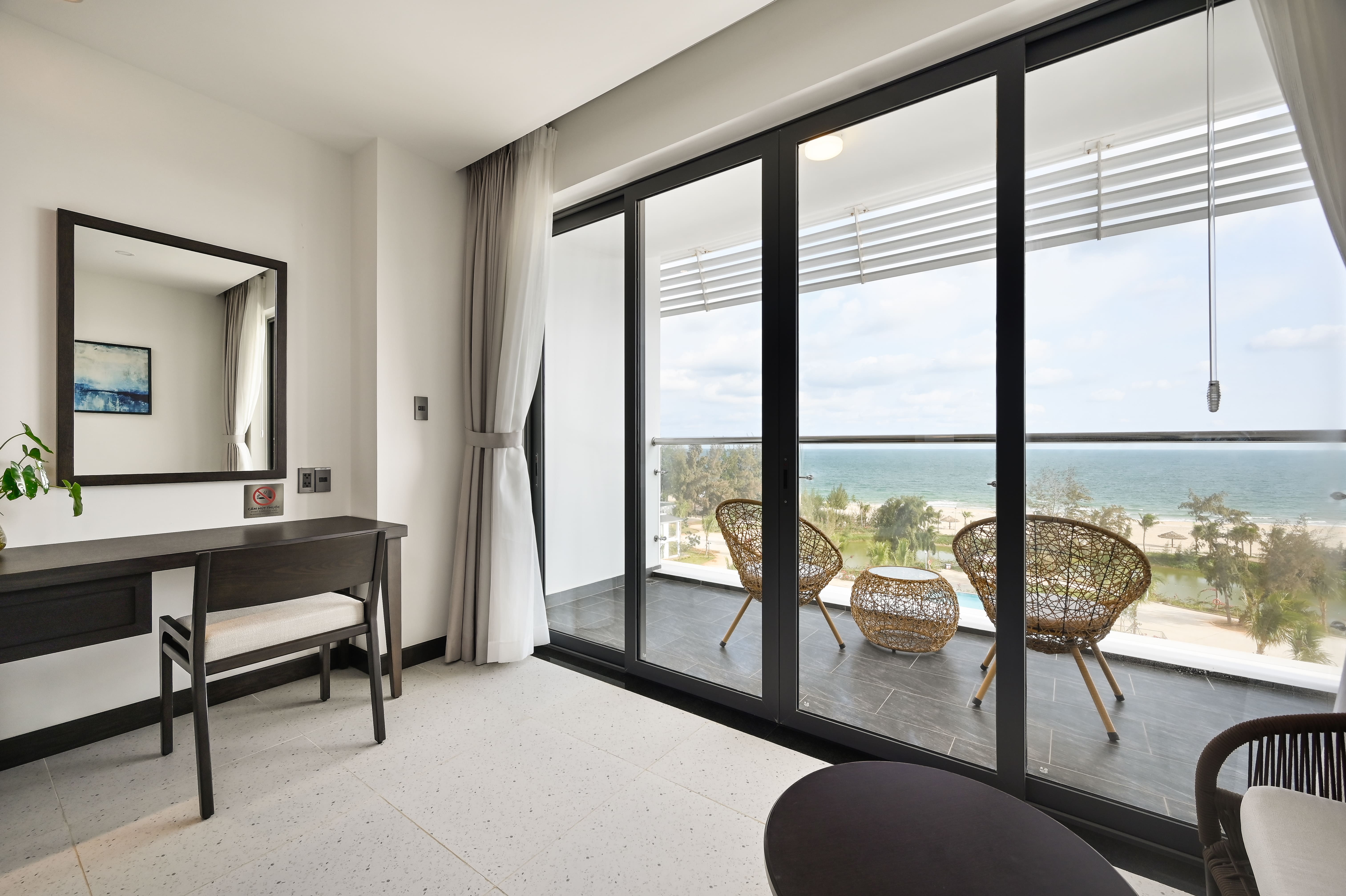 Twin Deluxe Ocean Front