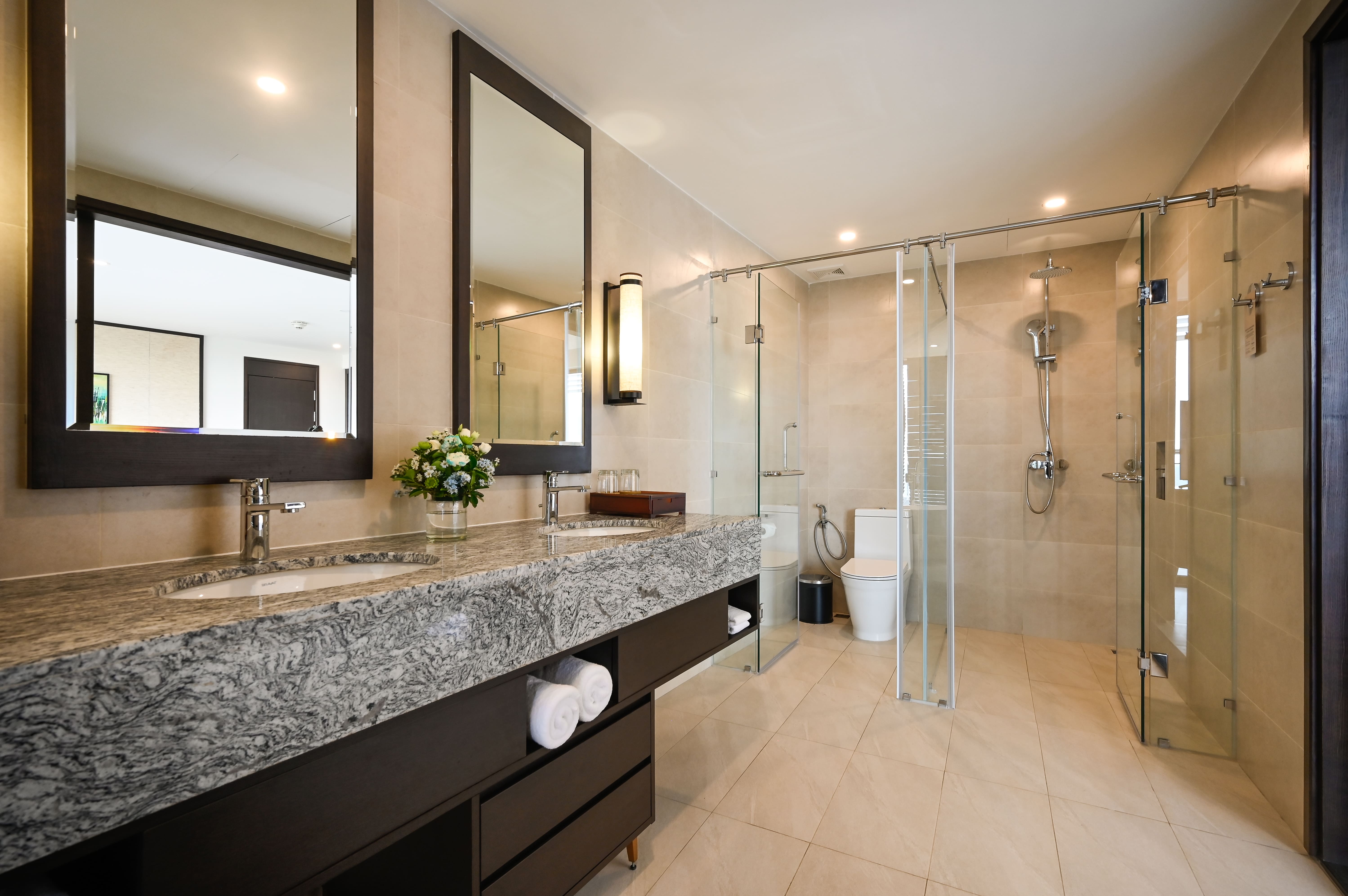 Junior Suite Ocean View King Bed