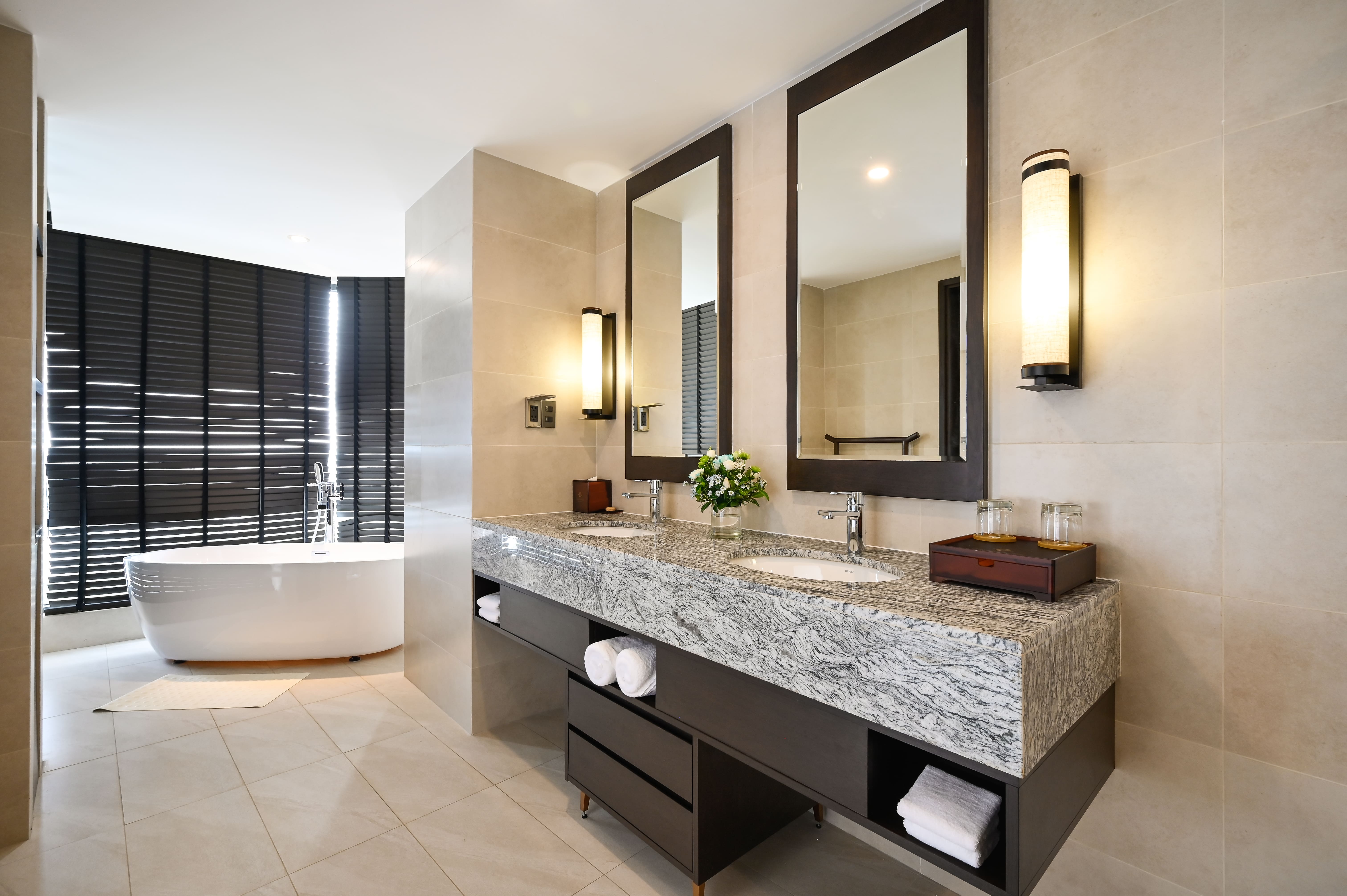 Junior Suite Ocean View King Bed