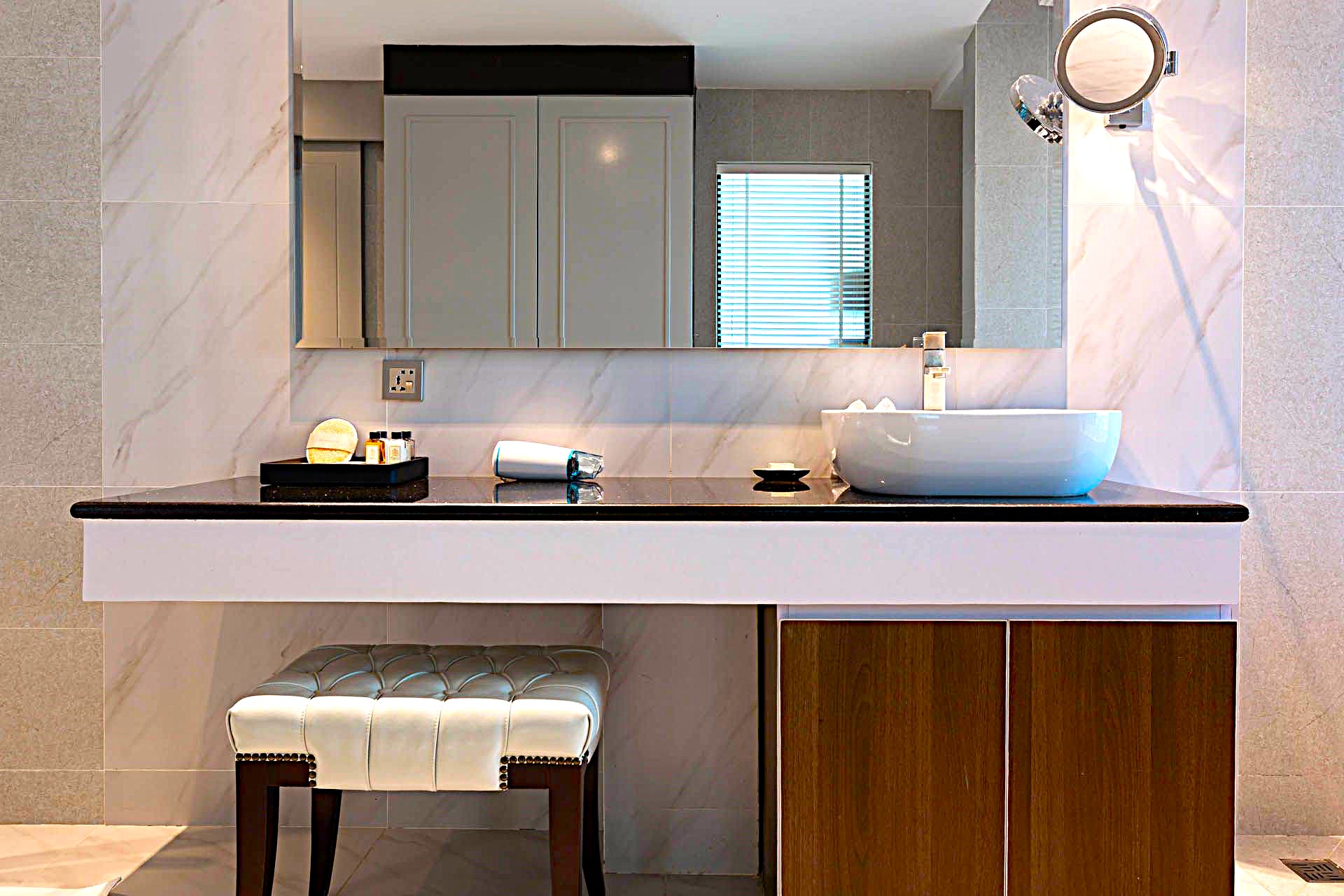 Junior Suite Pool View