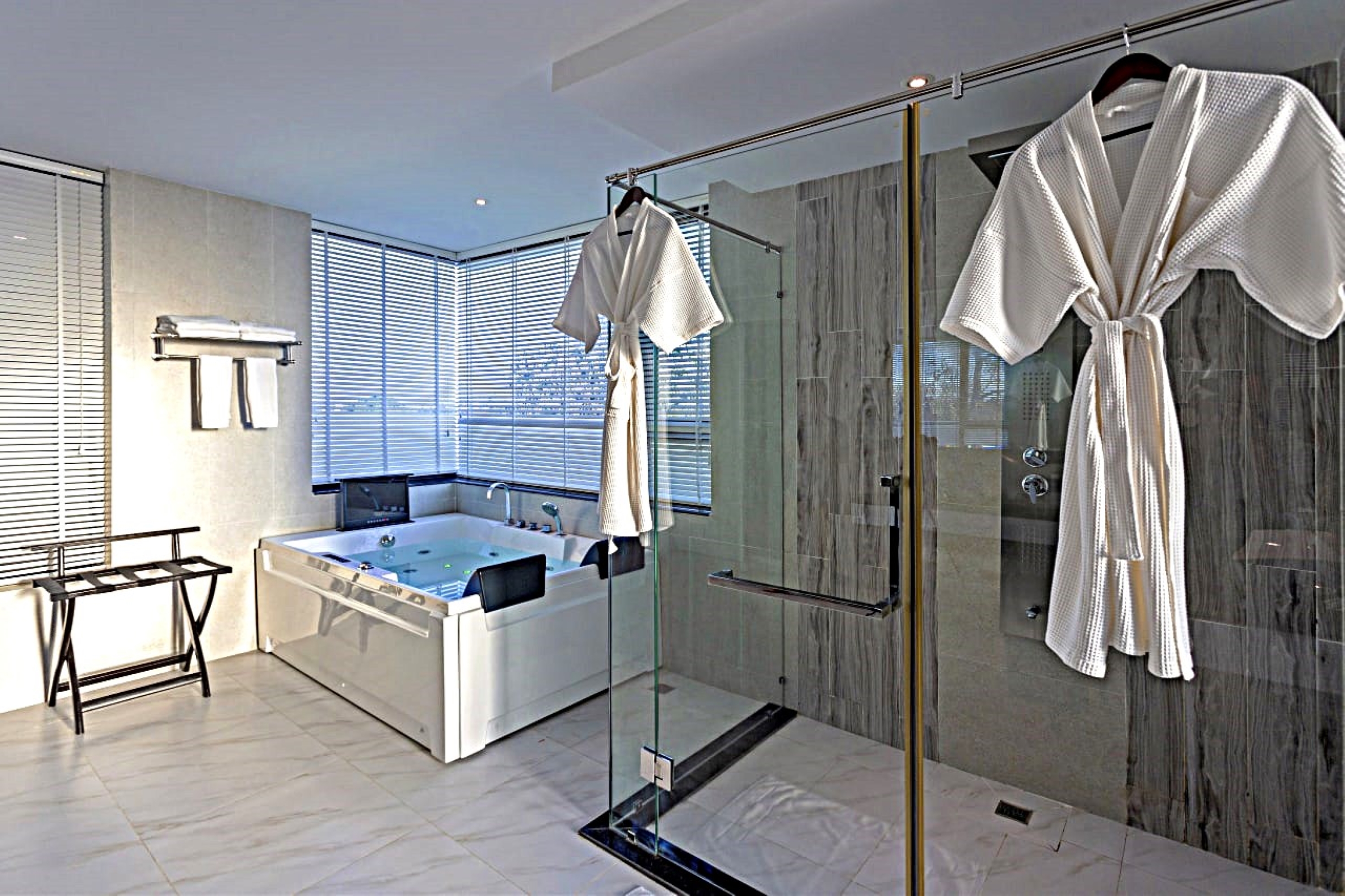 Junior Suite Pool View