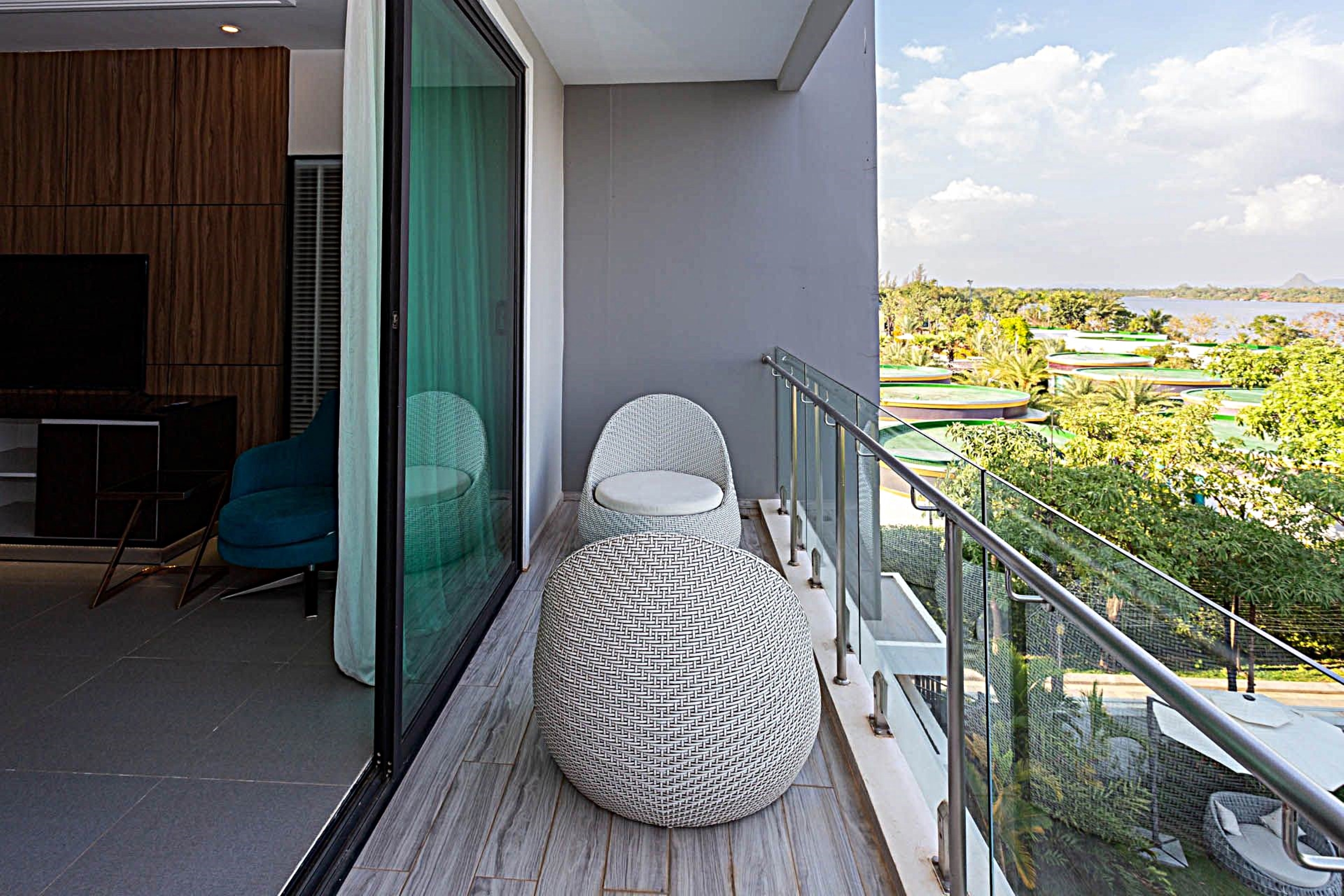 Double Deluxe Pool View