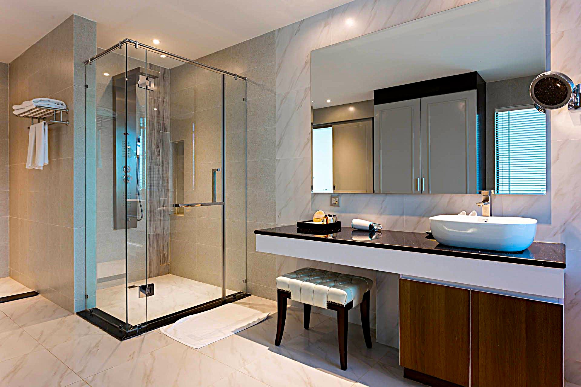 Double Deluxe Pool View