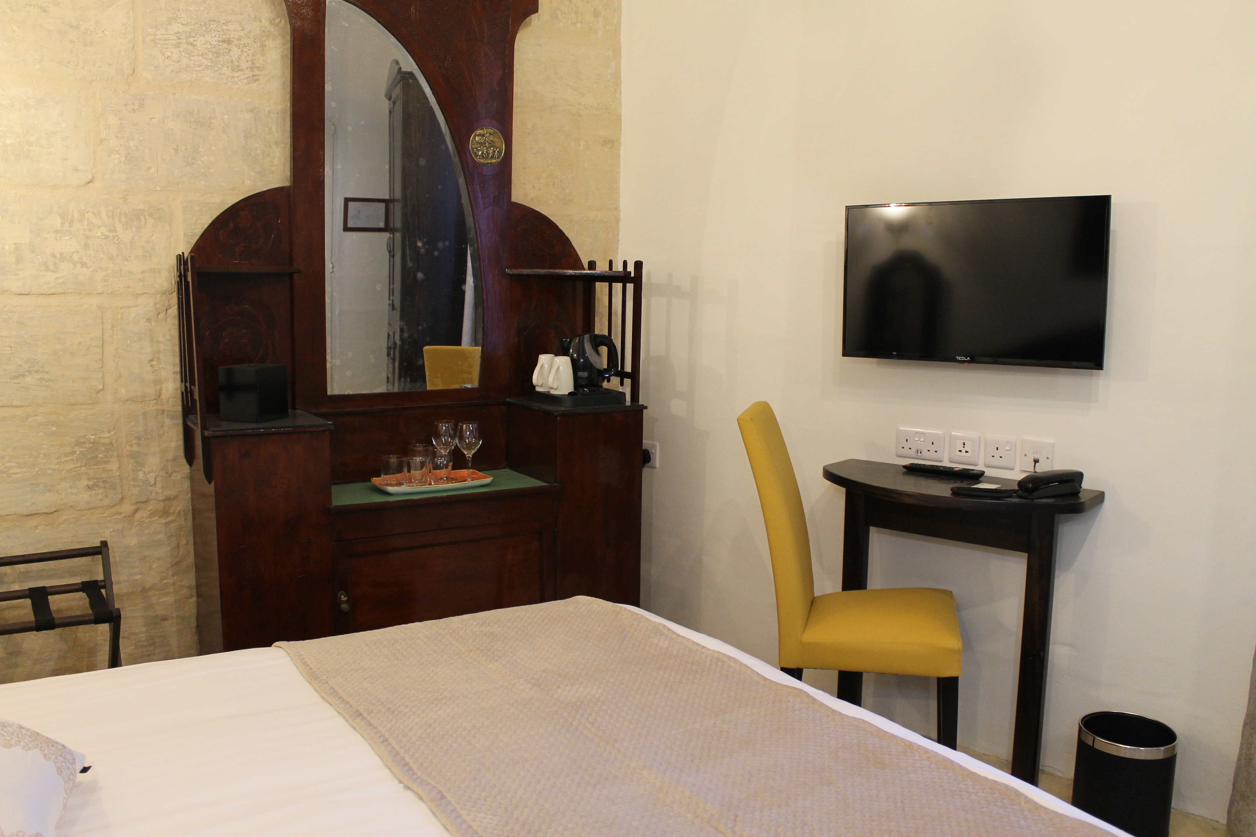 Double Deluxe Queen Bed