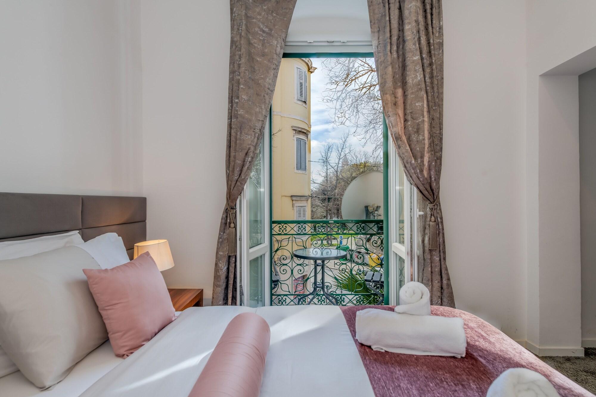 Suite Deluxe with Balcony