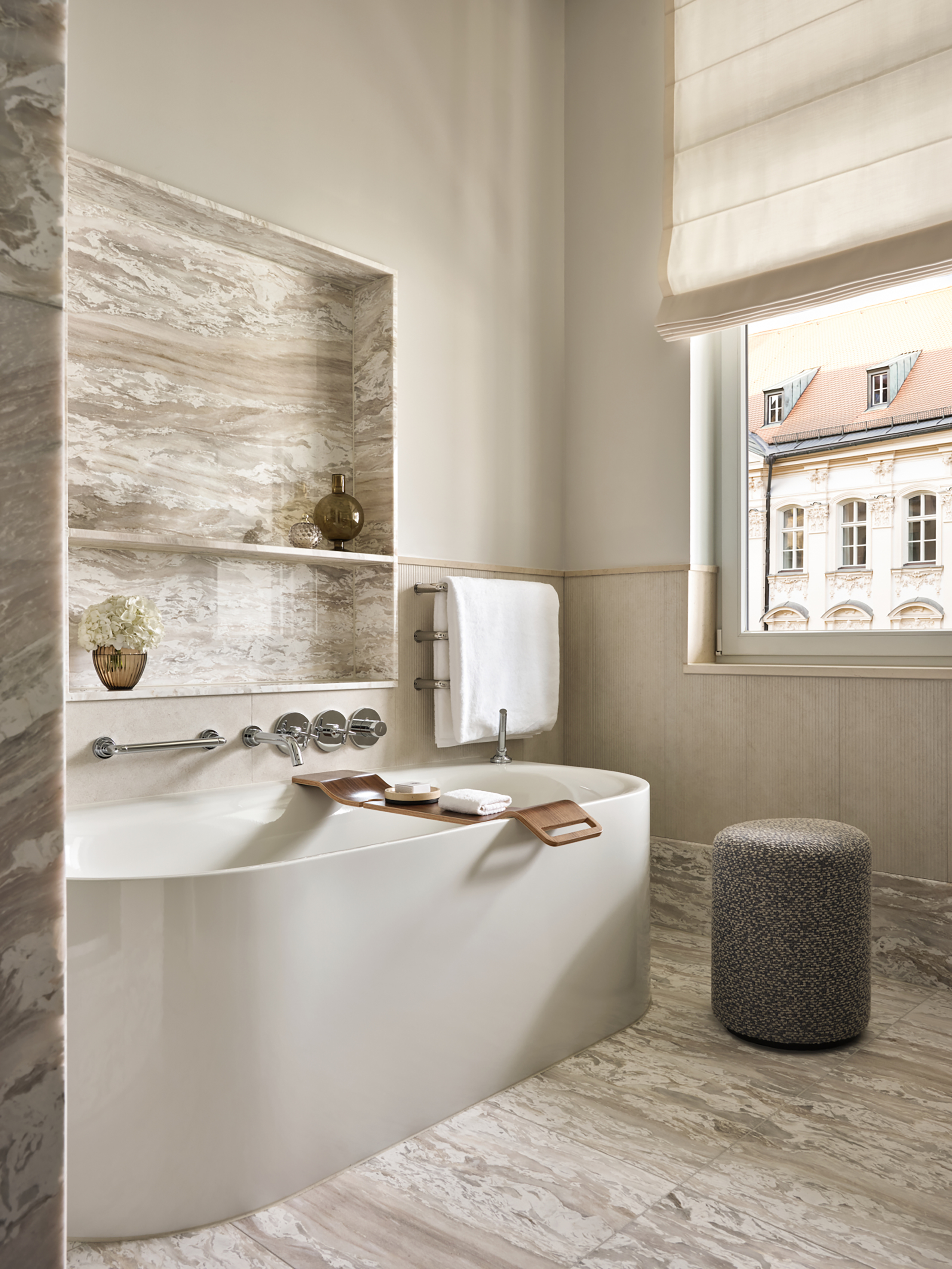 Suite Deluxe King Bed