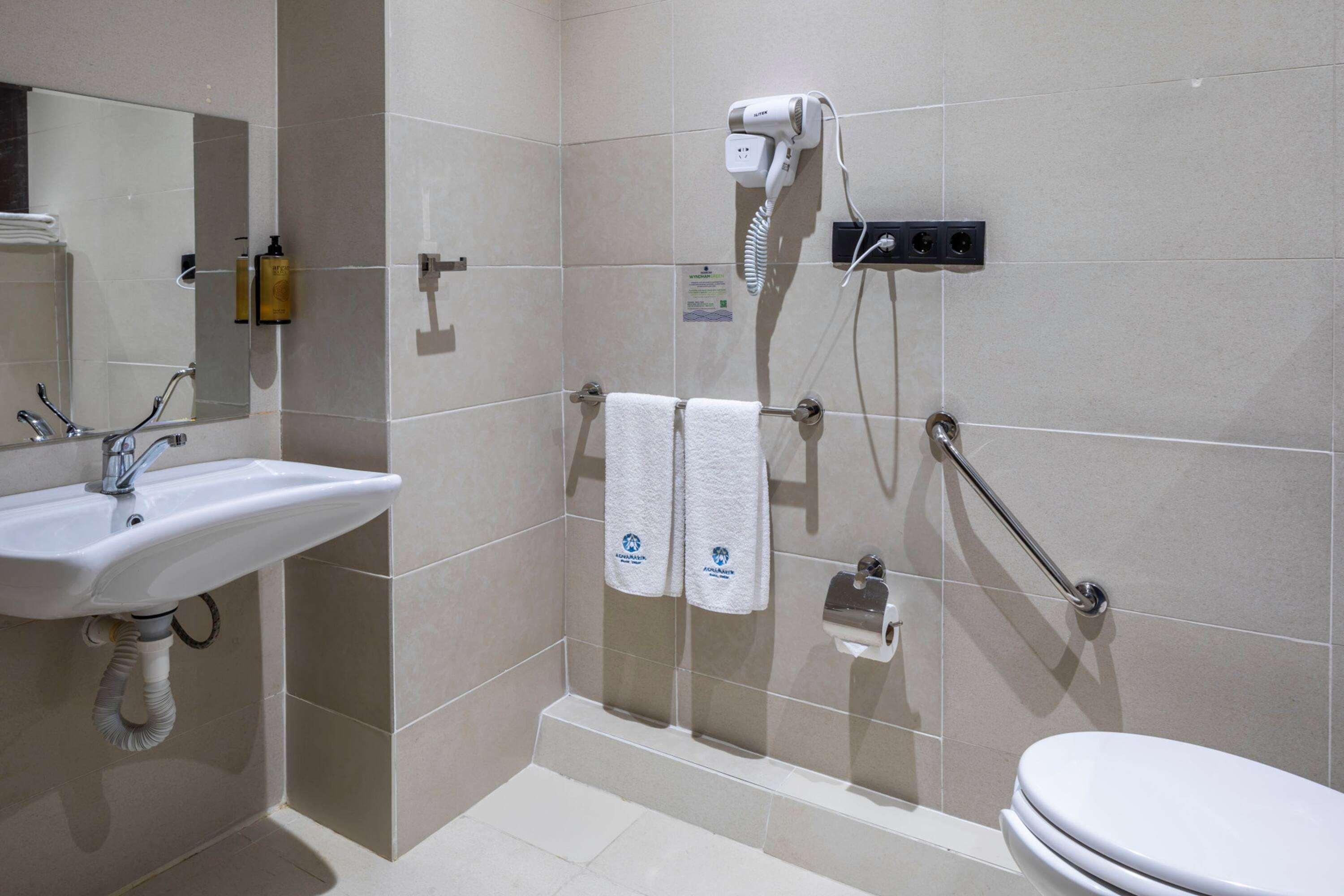 Double or Twin Accessible