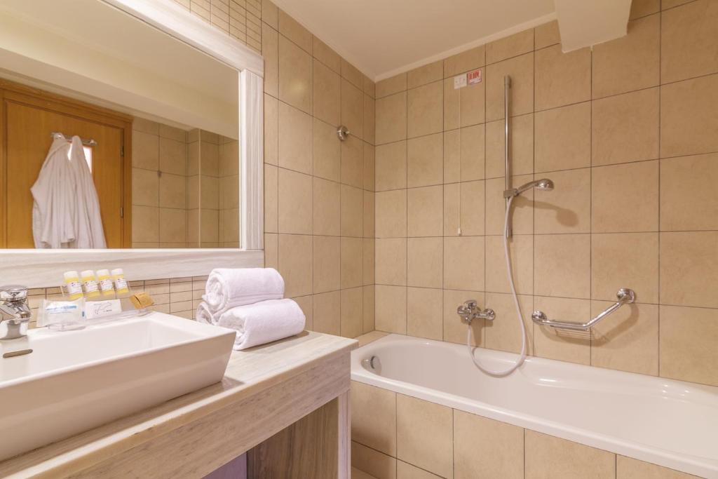 Double or Twin with Private Pool