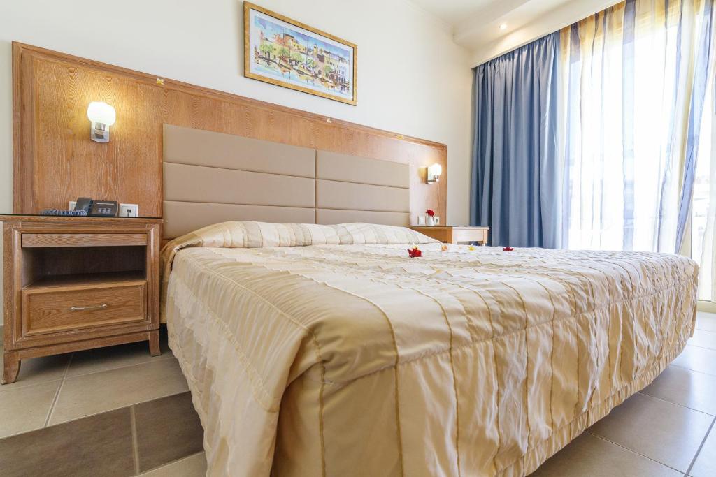 Double or Twin with Private Pool