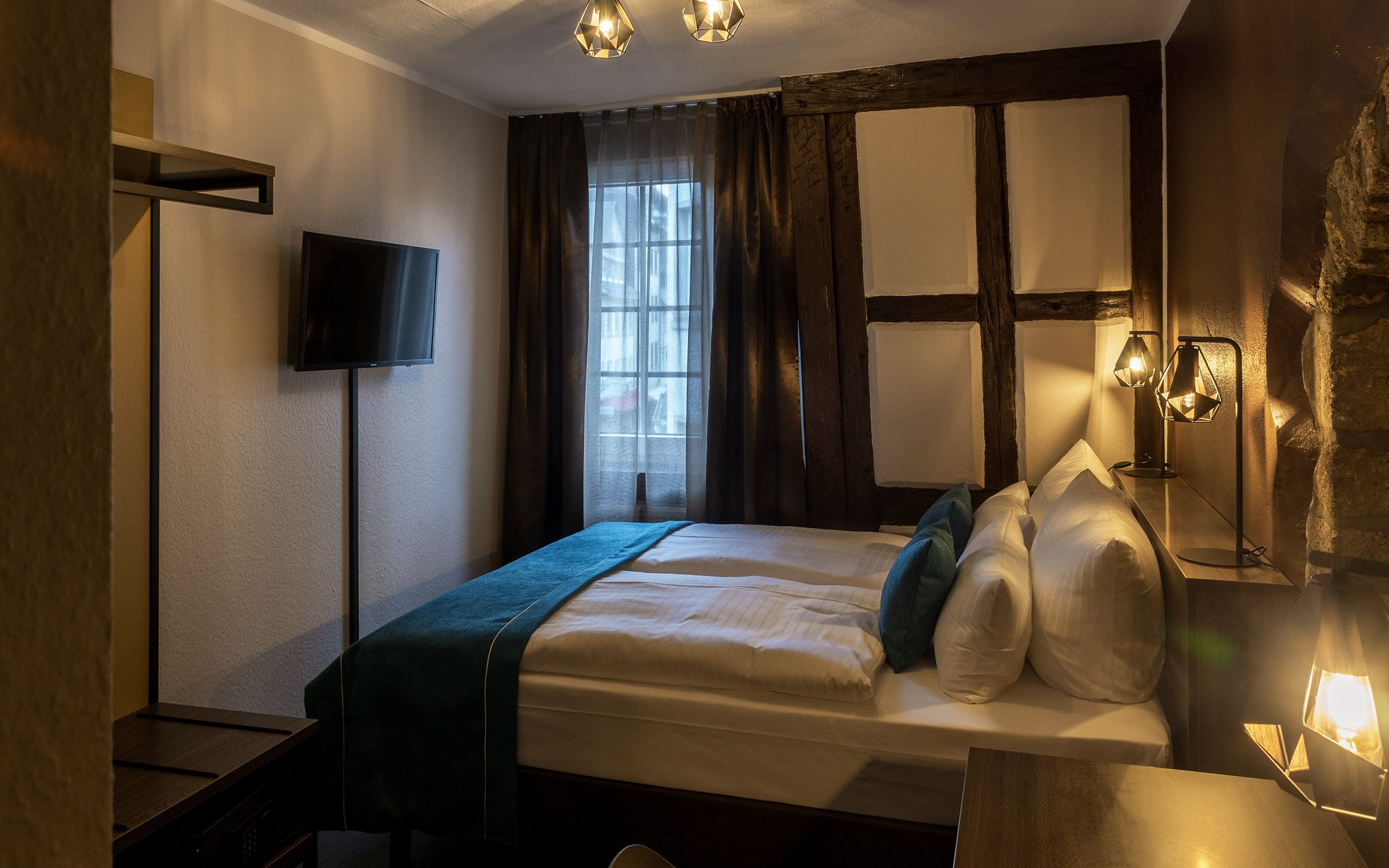 Double Queen Size Bed