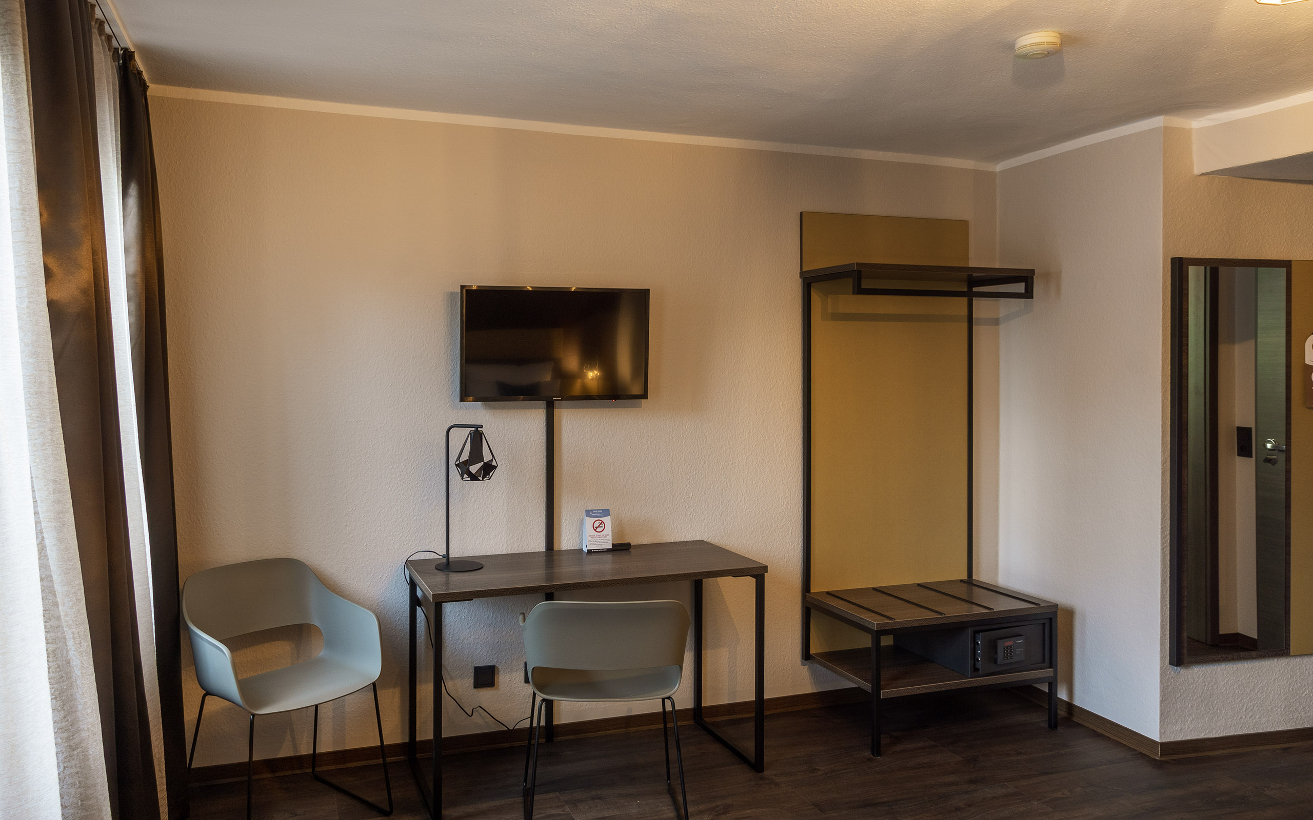 Double Queen Size Bed