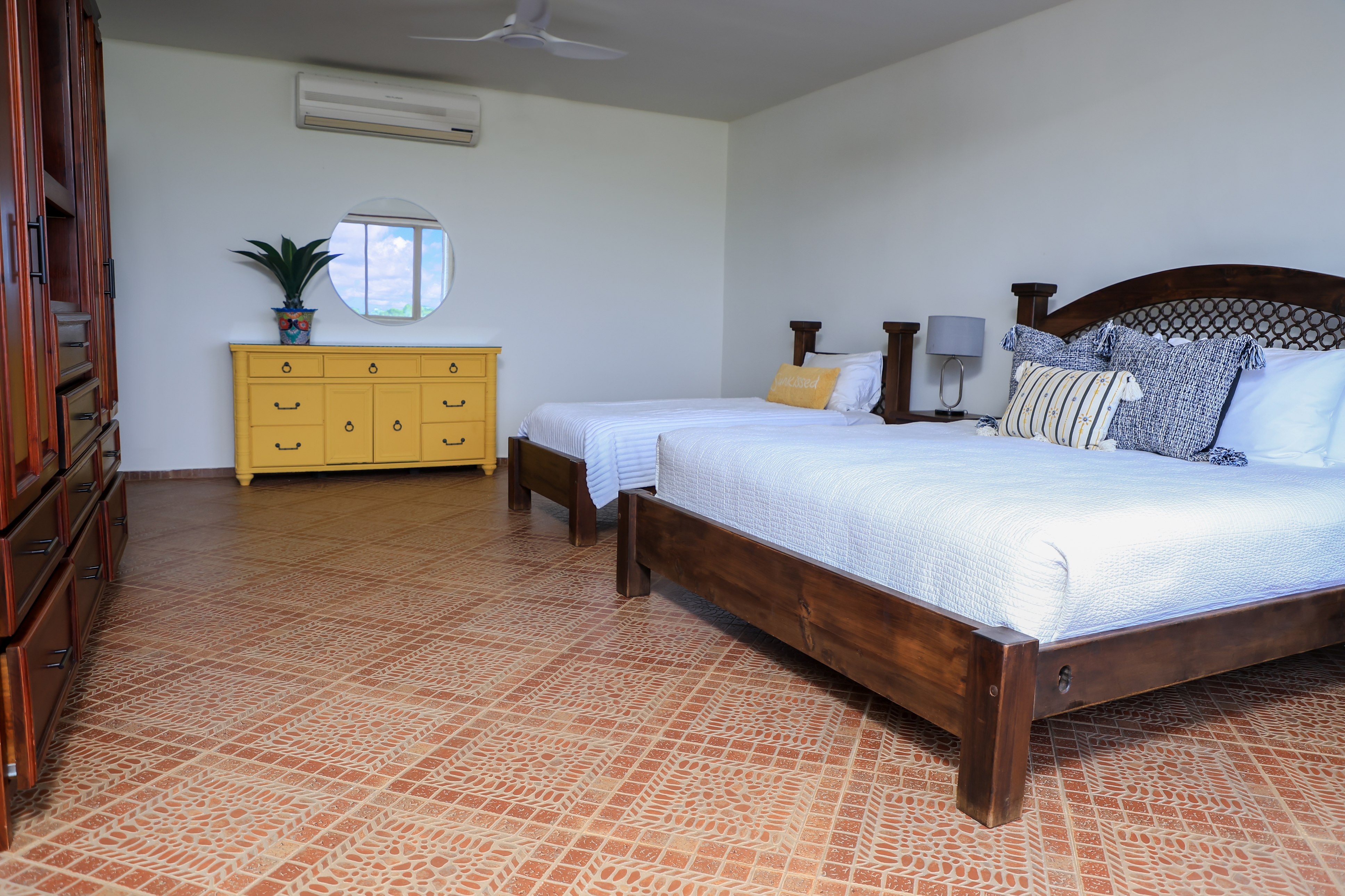 Triple Deluxe Two Beds