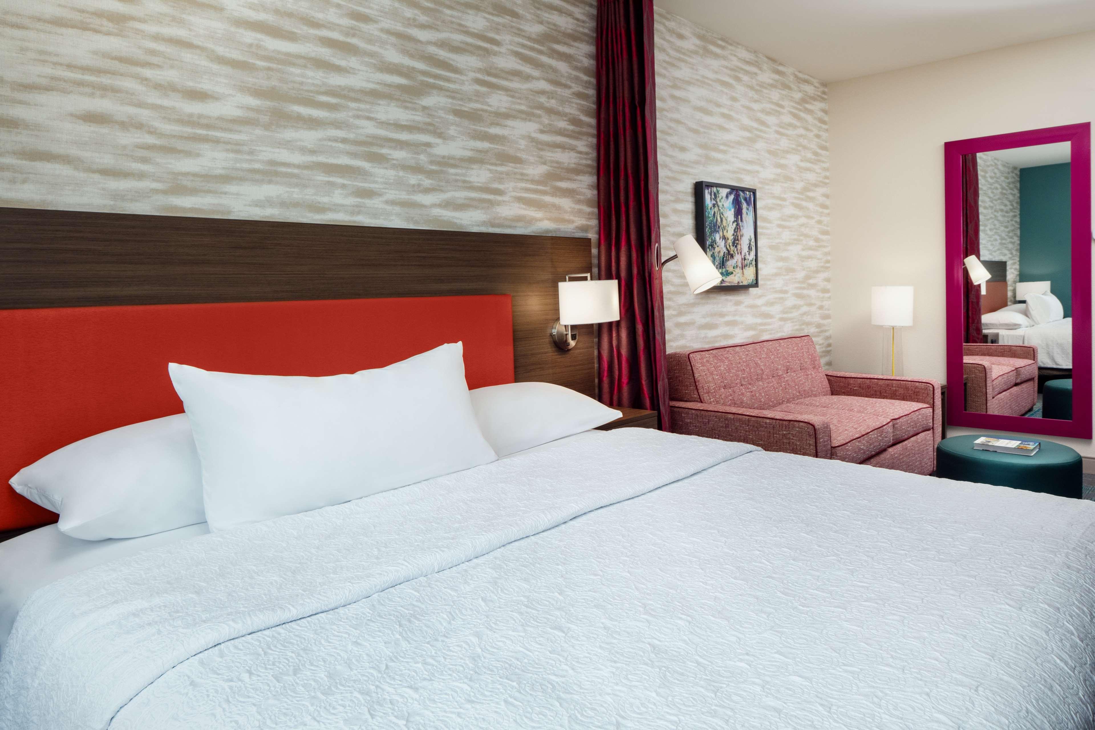 Suite Accessible King Size Bed