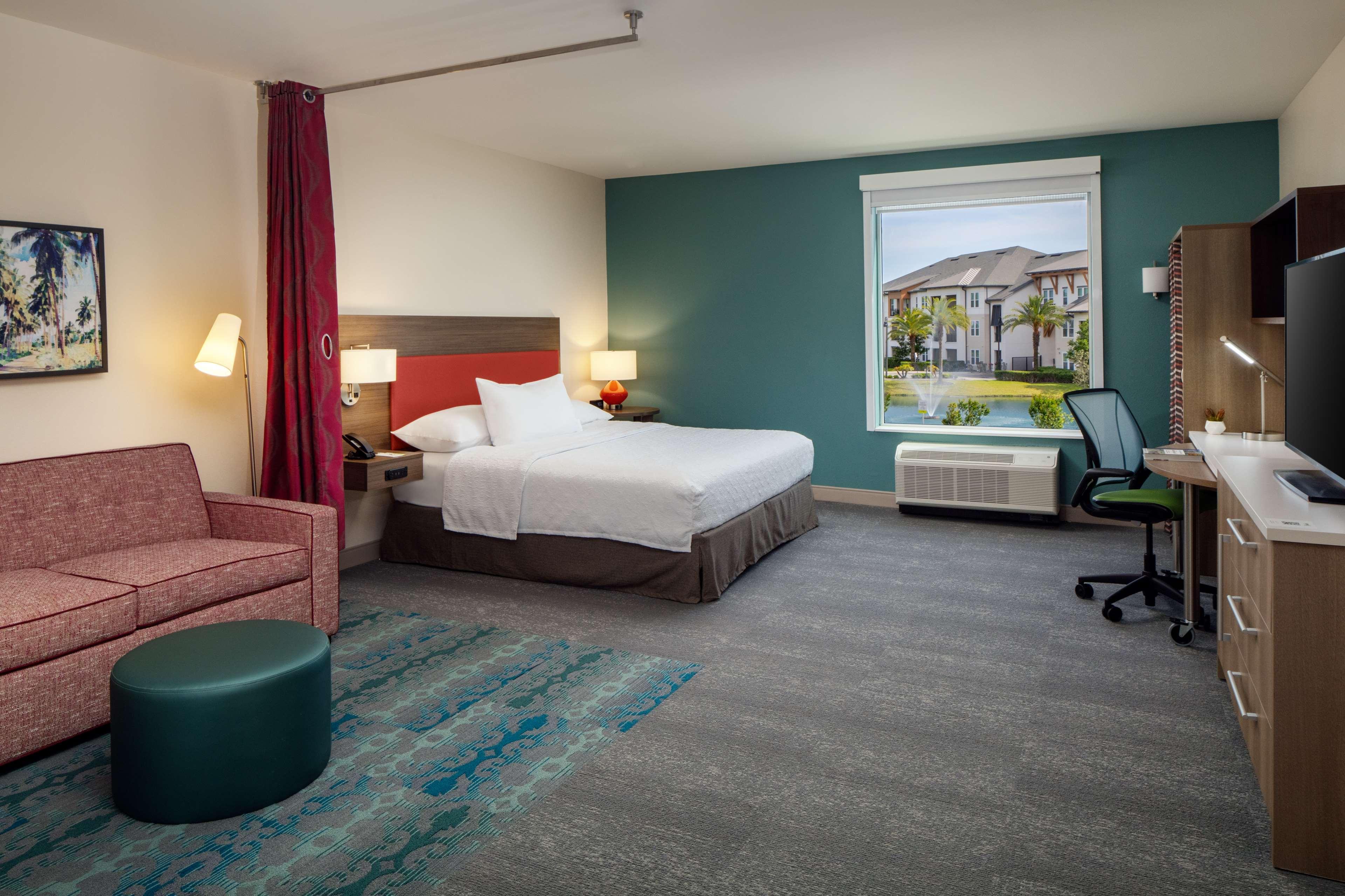 Suite Accessible King Size Bed