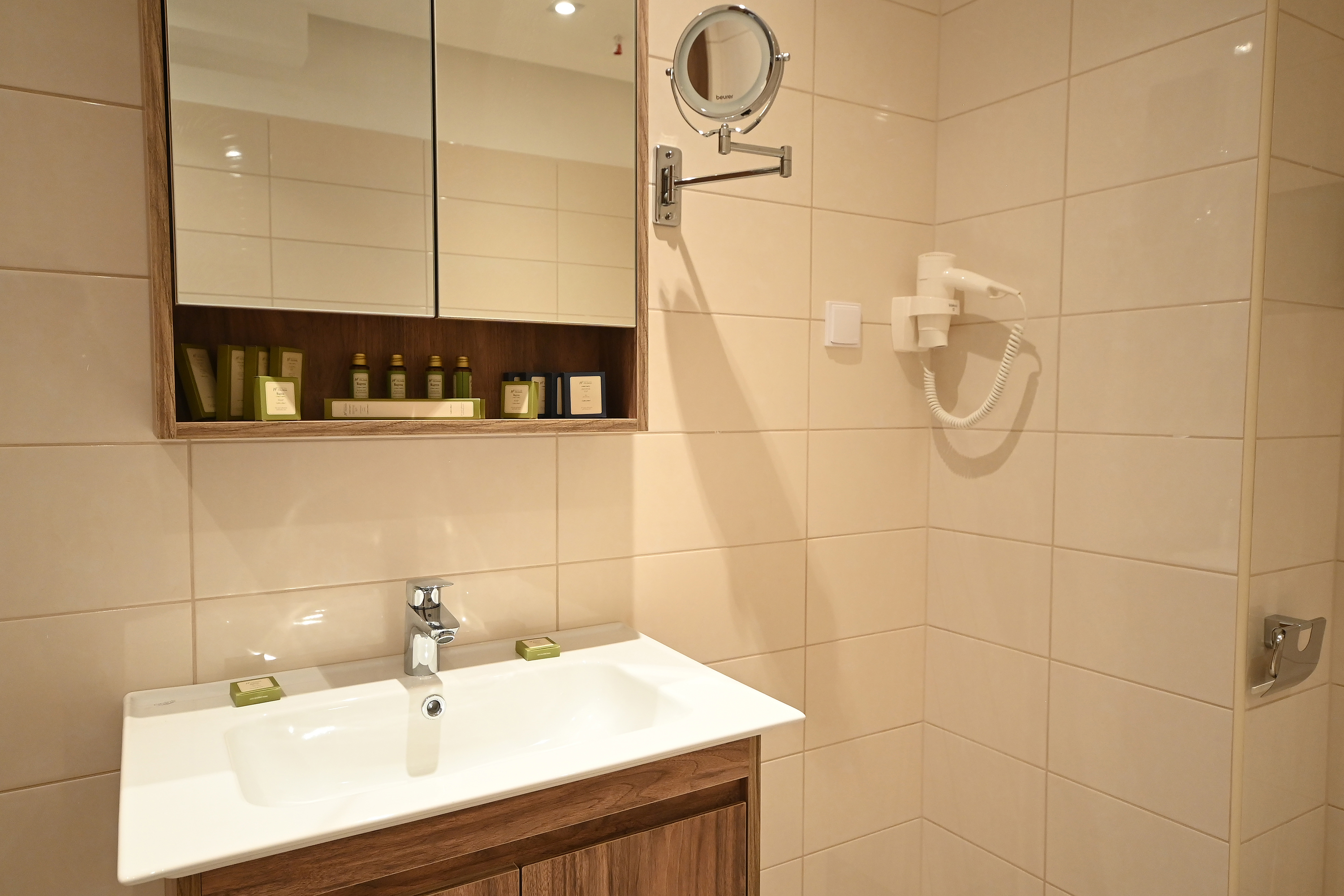 Family Room Queen Size Bed