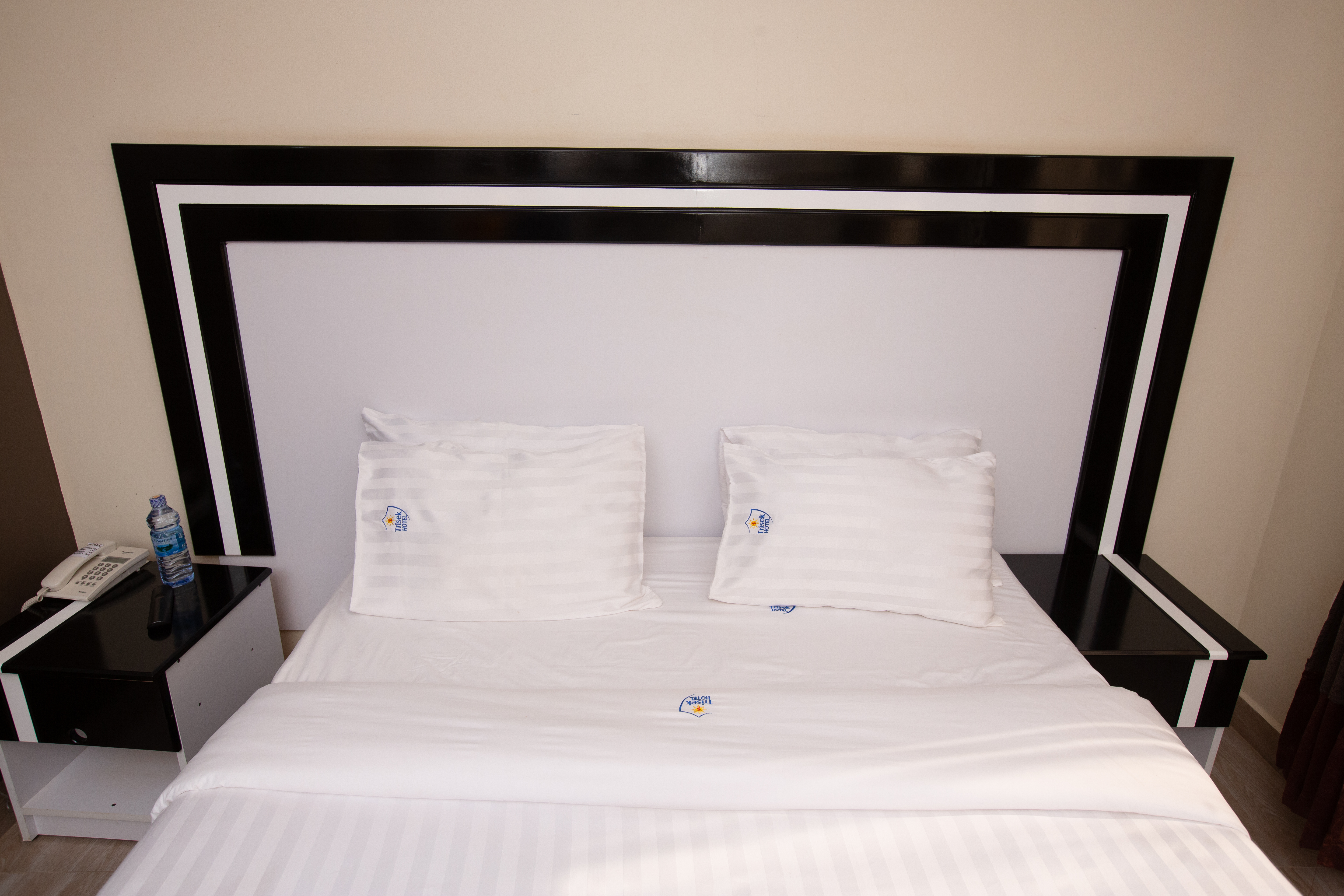 Double Deluxe One Bed