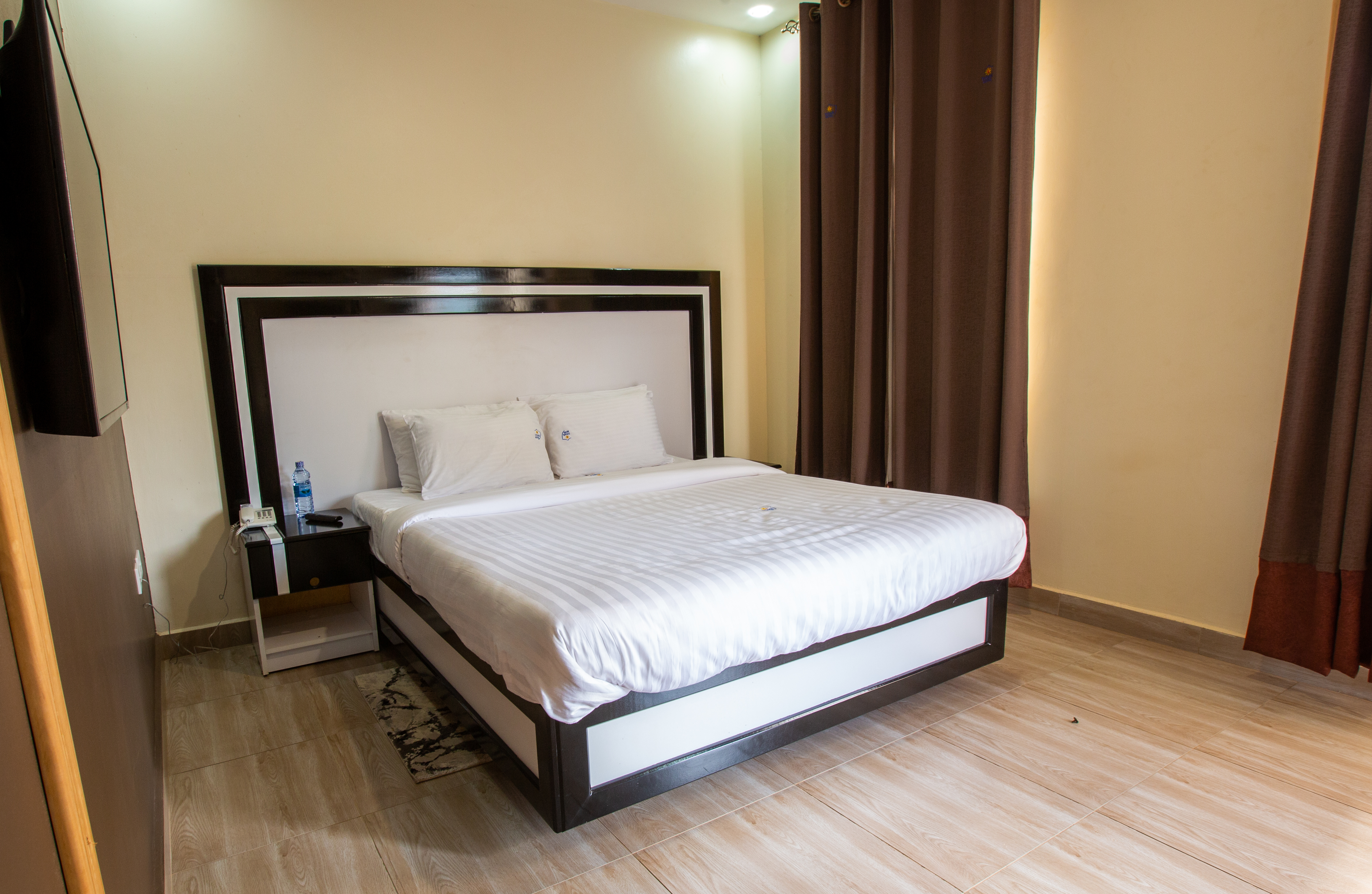 Double Deluxe One Bed