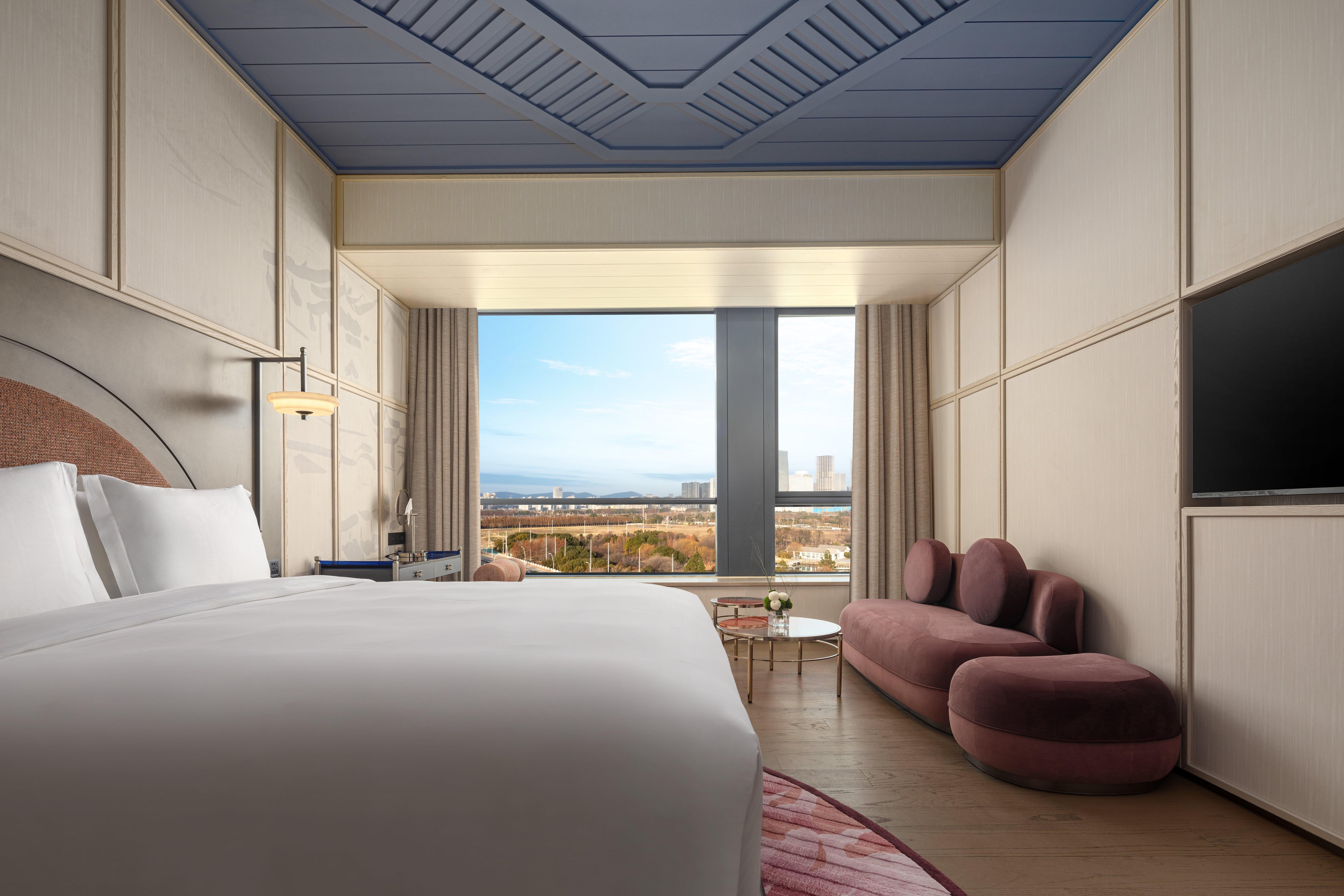 Double Garden View King Bed