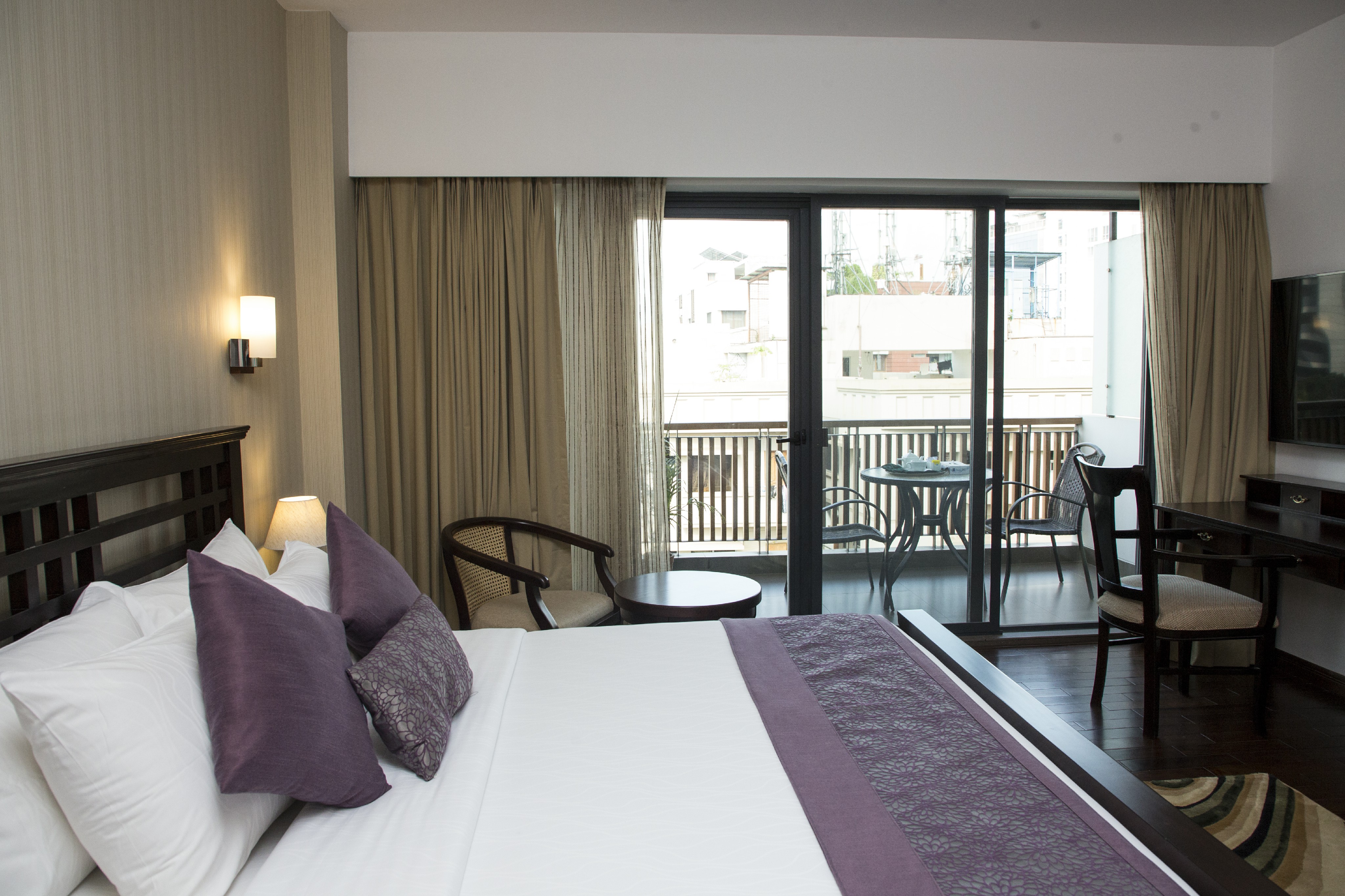 Single Park View with Balcony