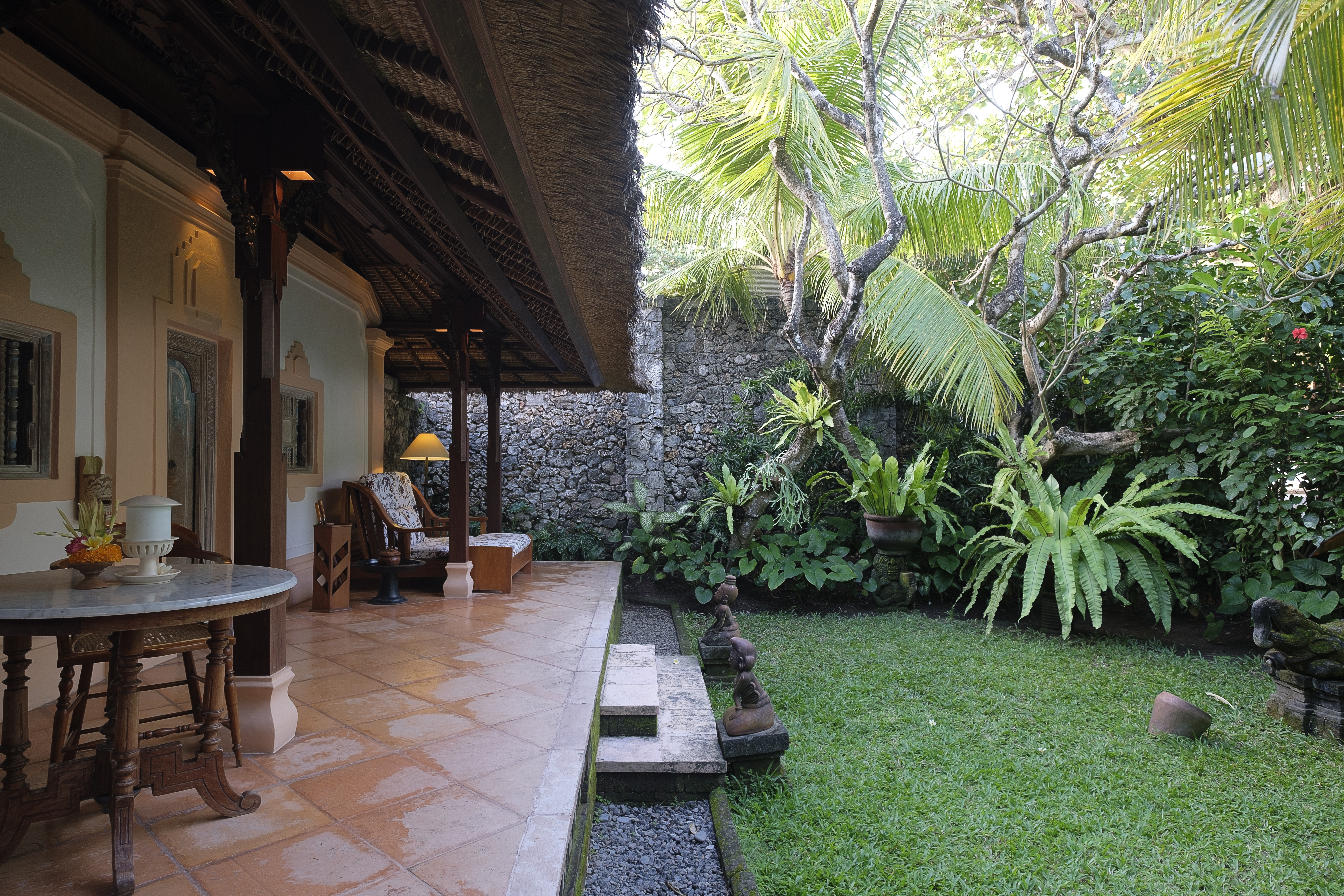 Bungalow Club Beach Front