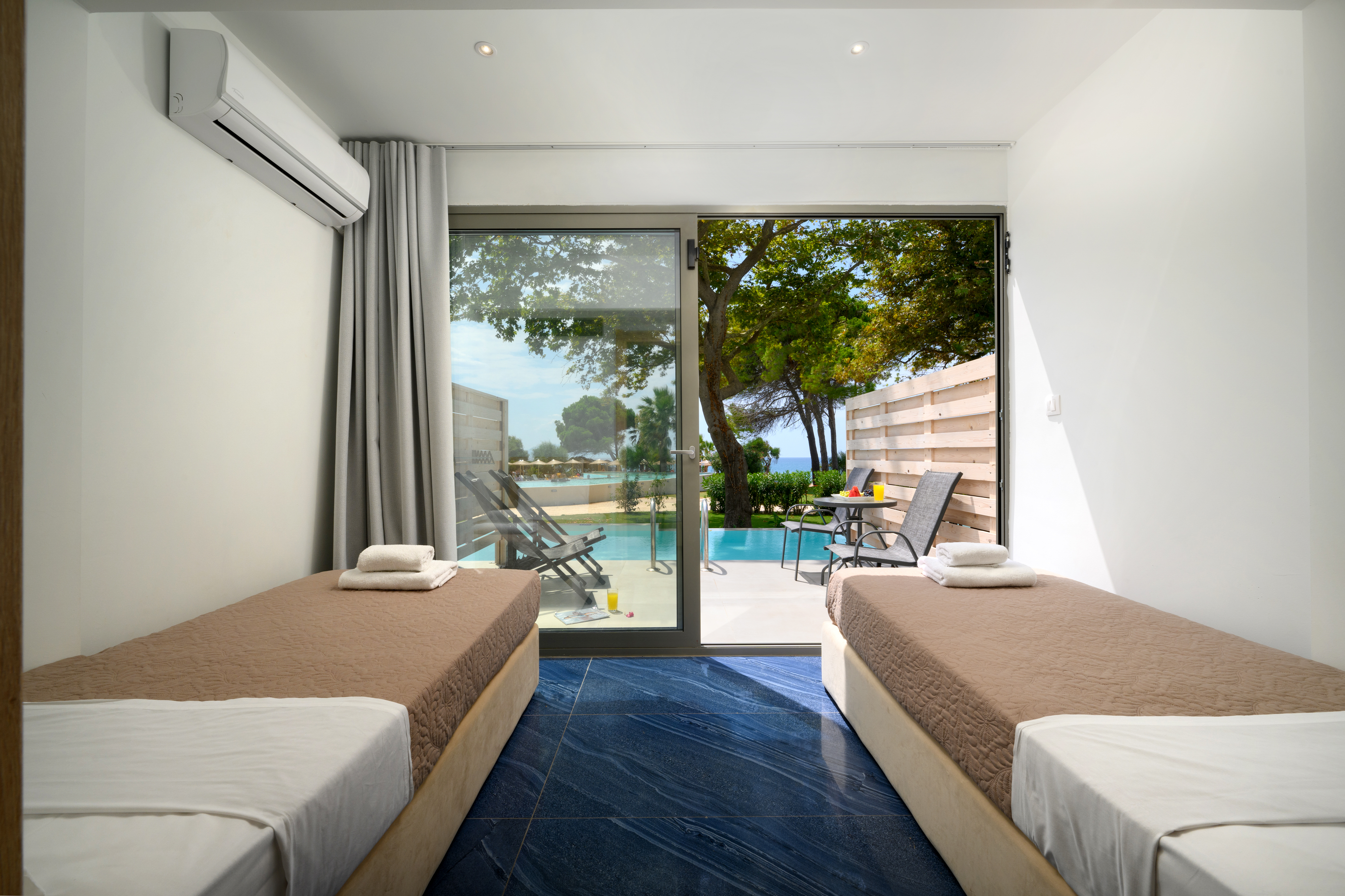 Family Room Deluxe with Private Pool