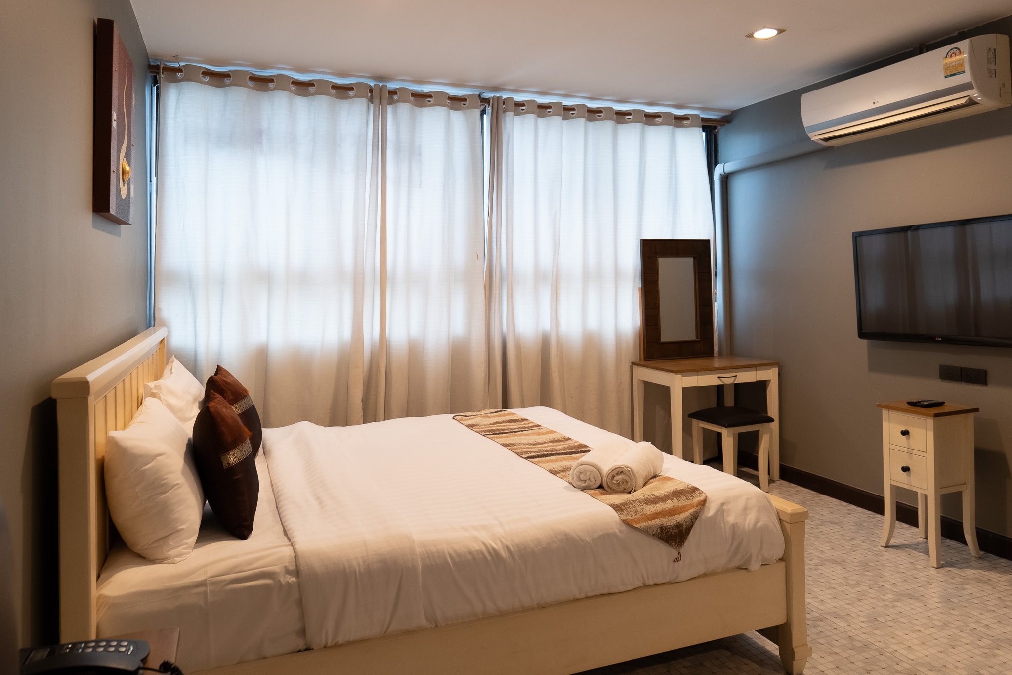 Double Deluxe One Bed