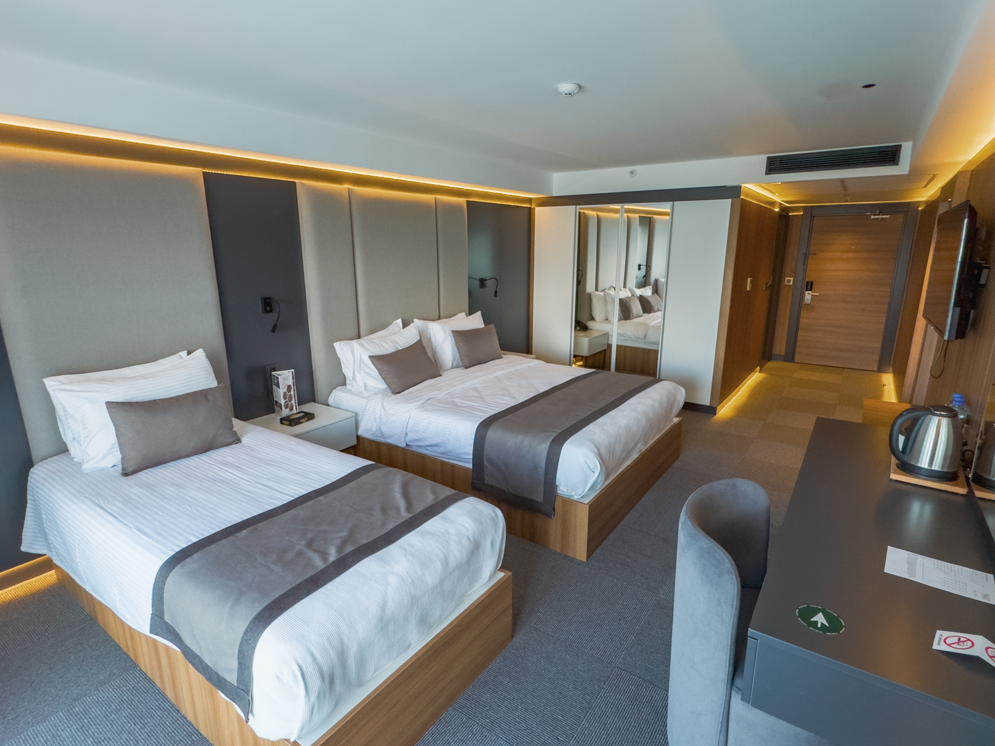 Triple Accessible-two Queen Beds