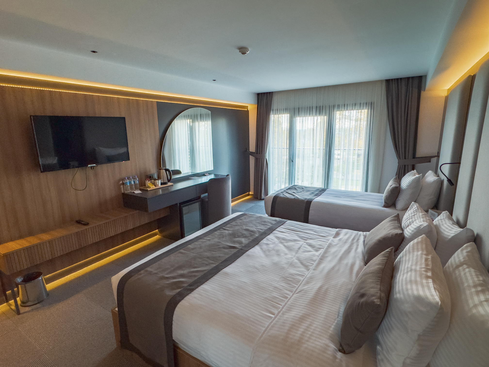 Triple Accessible-two Queen Beds