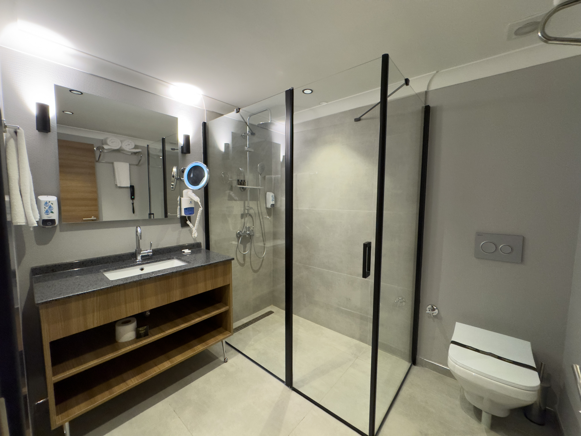 Triple Accessible-two Queen Beds