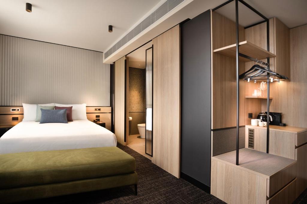 Double Queen Size Bed