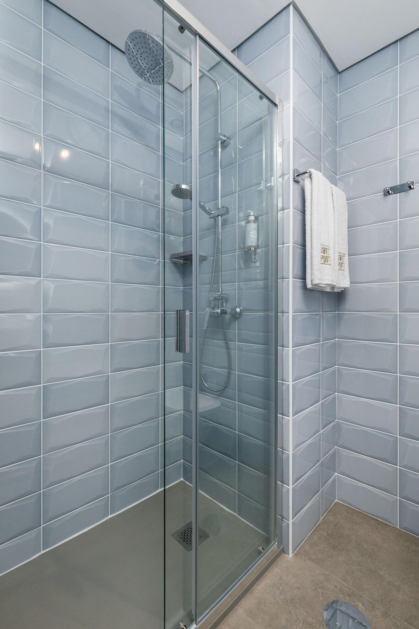 Studio Queen Size Bed