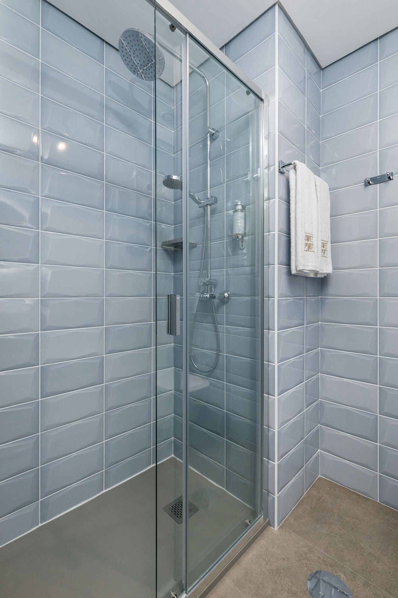 Studio Queen Size Bed