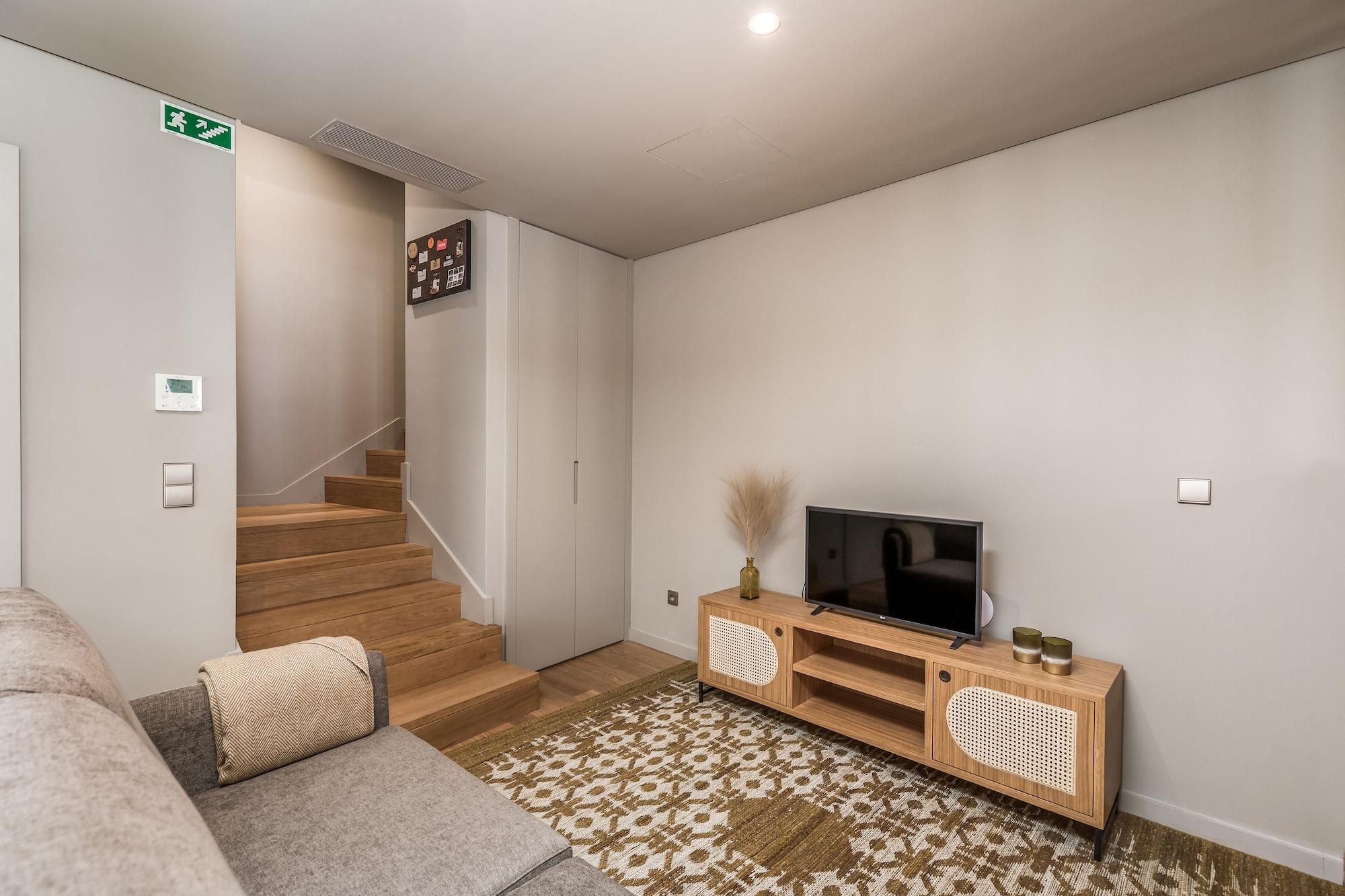 Studio Queen Size Bed