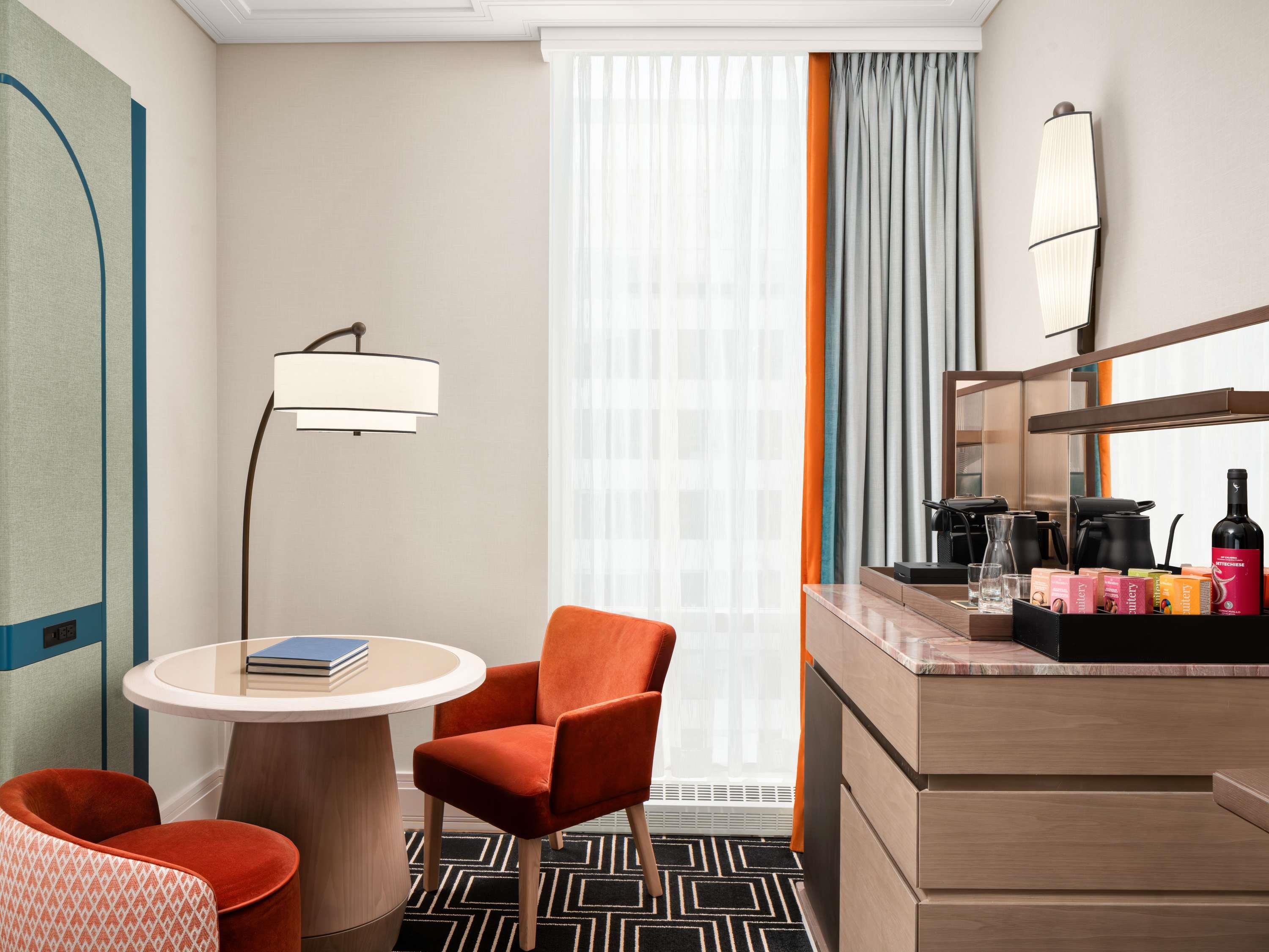 Double Deluxe City View King Bed