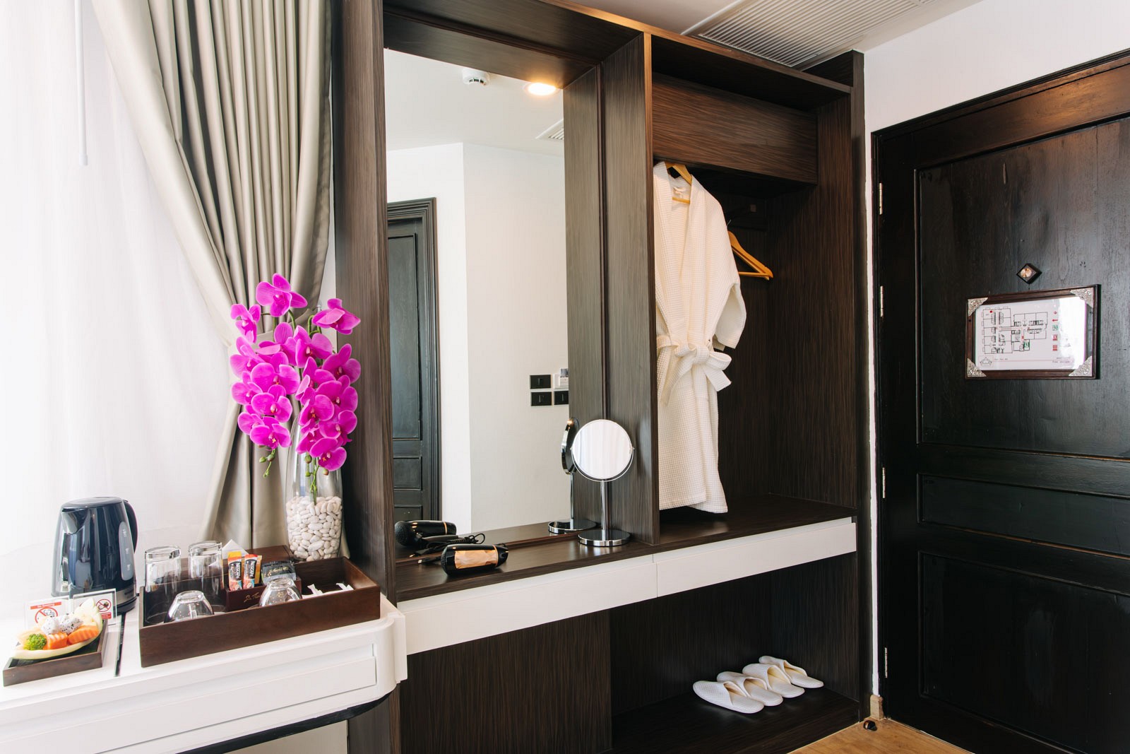 Quadruple Two Bedrooms One Bathroom