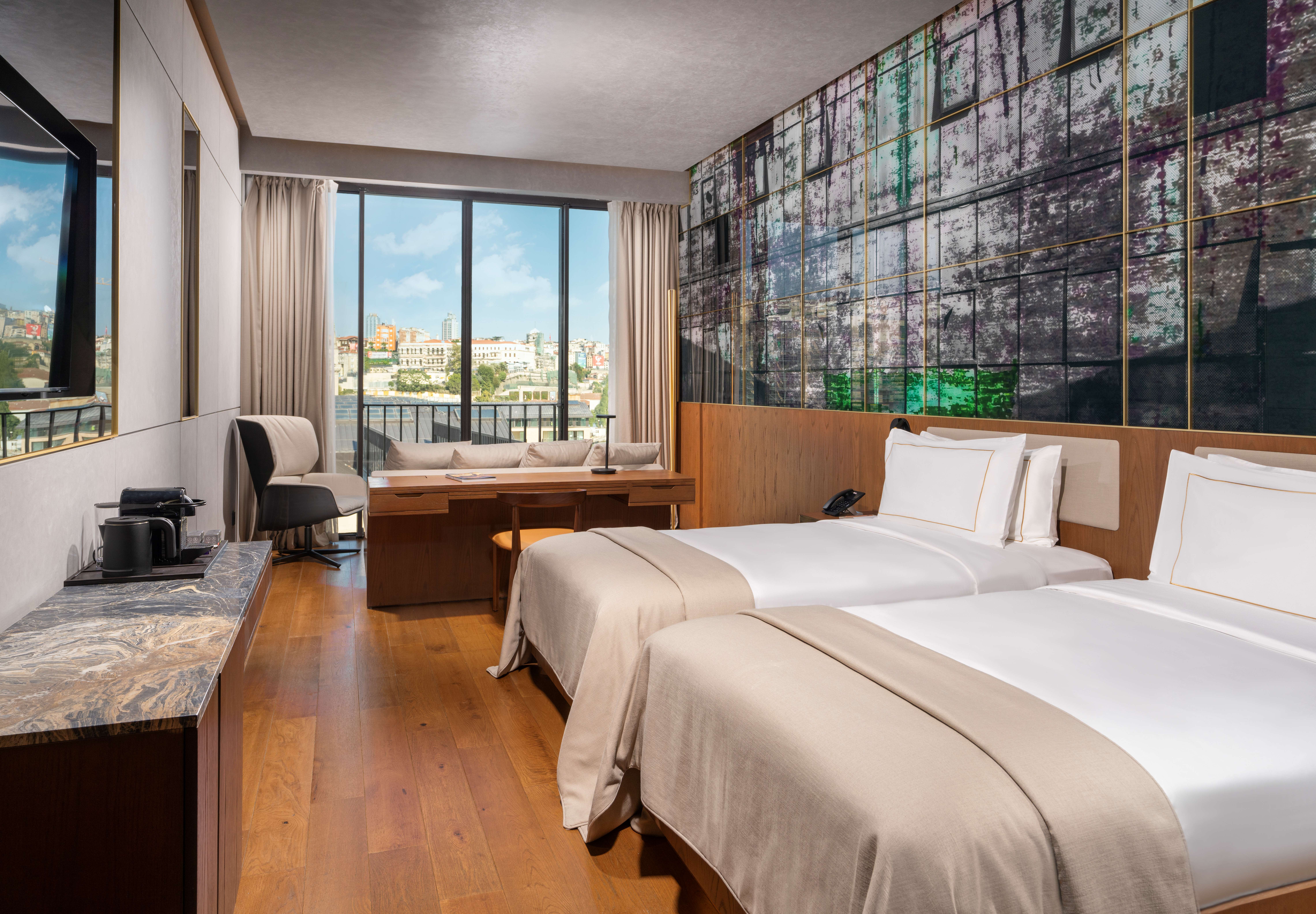 Double Deluxe One Bed