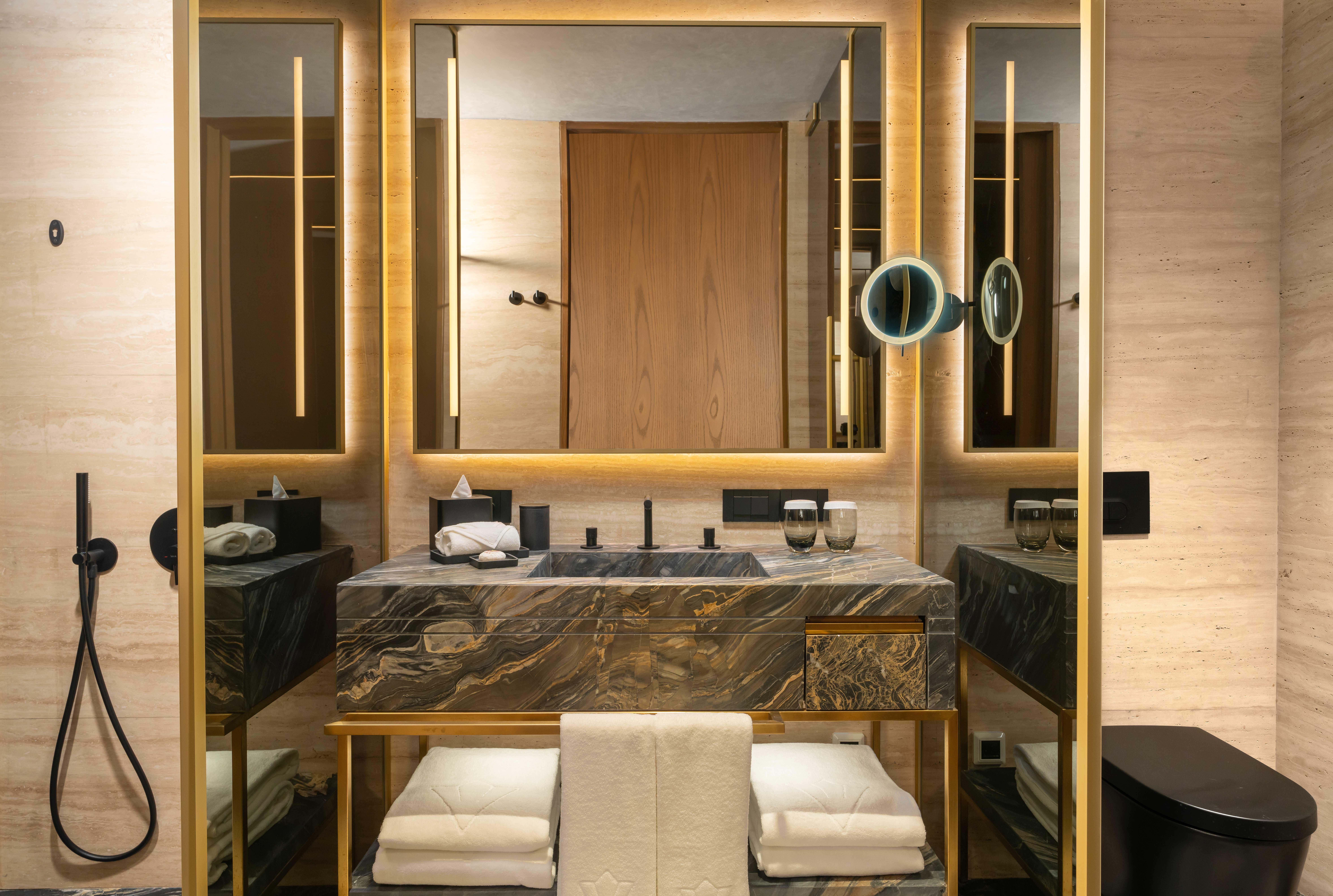 Double Deluxe One Bed