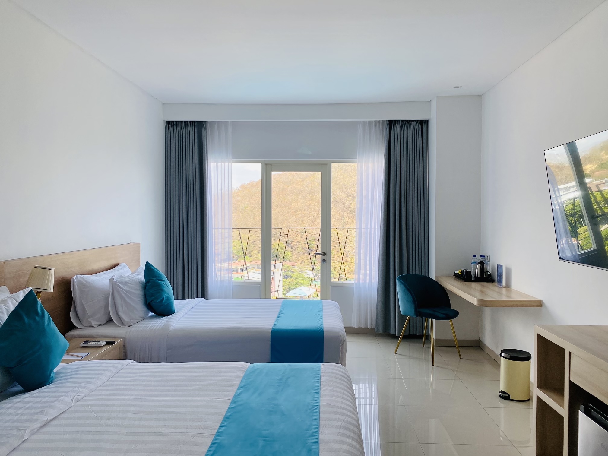 Family Room Queen Size Bed