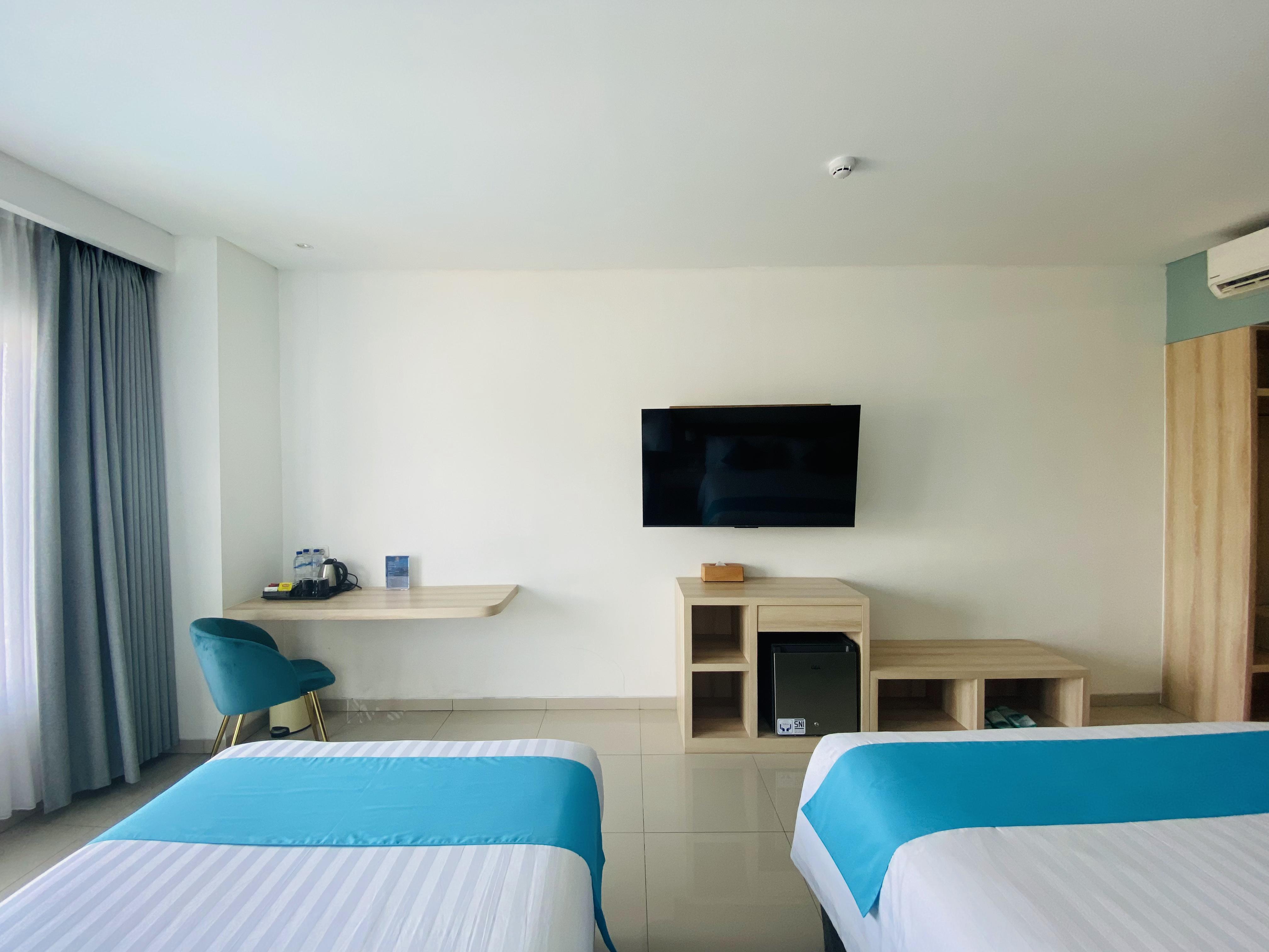 Family Room Queen Size Bed