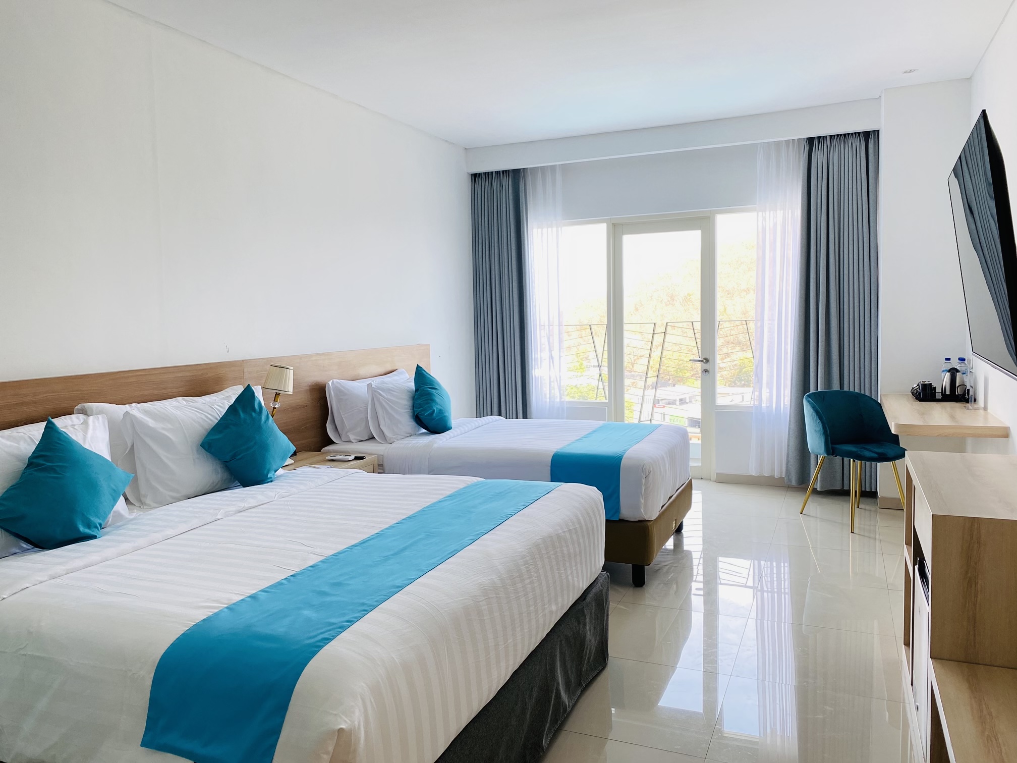 Family Room Queen Size Bed