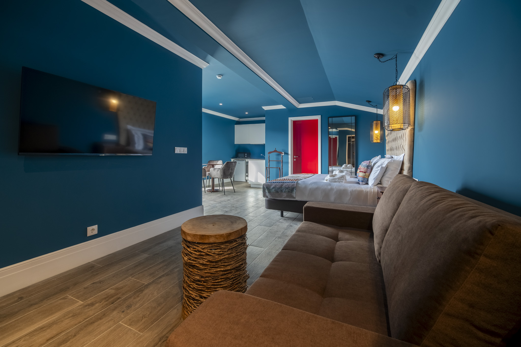 Apartment King Size Bed