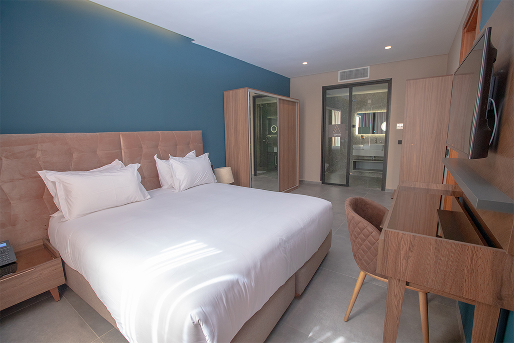 Double or Twin Deluxe One Bedroom