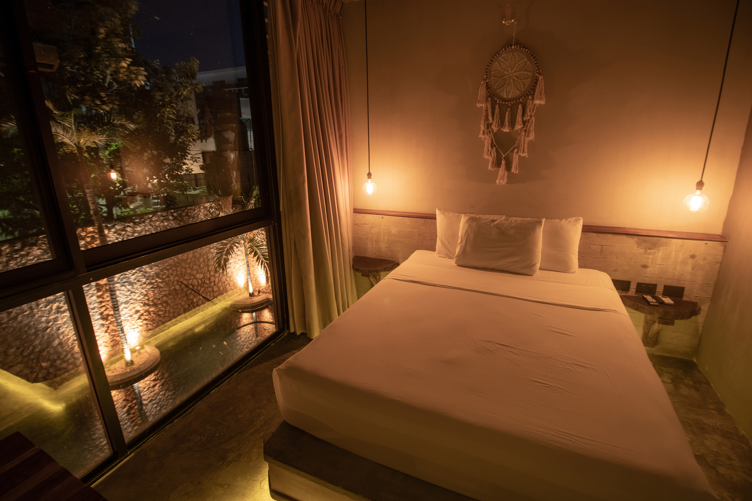 Double Deluxe One Bed