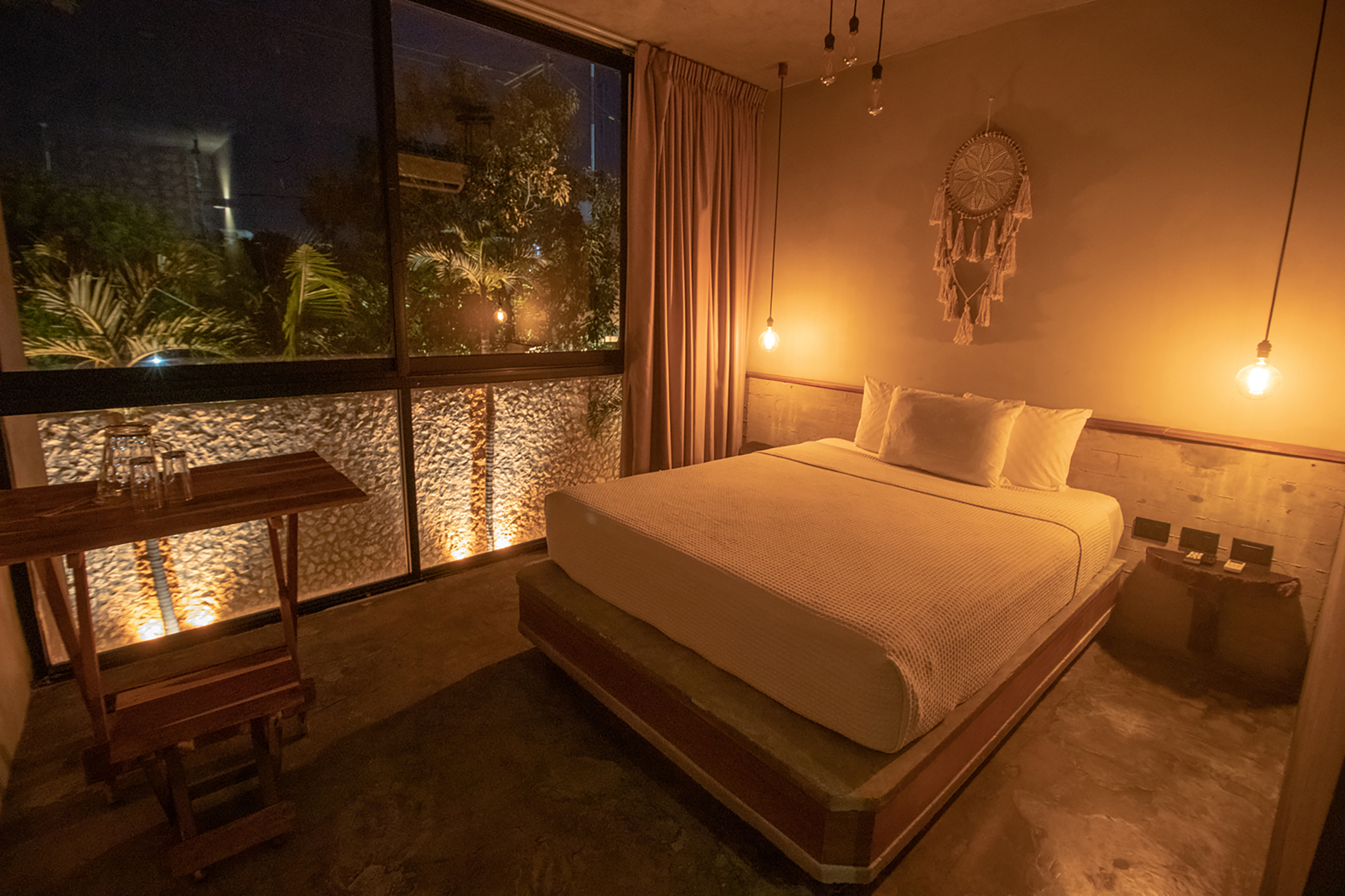 Double Deluxe One Bed