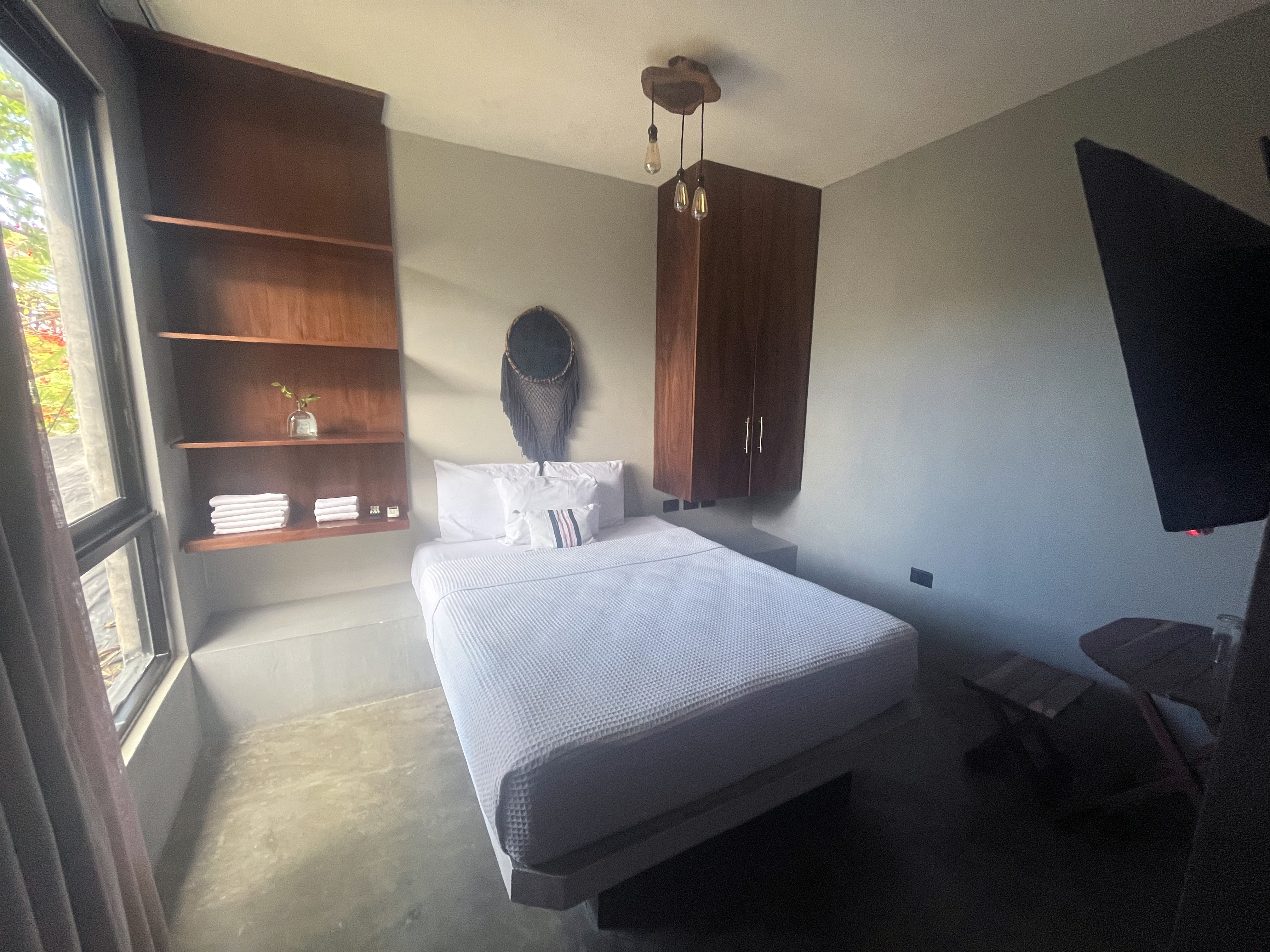 Double City View Queen Bed